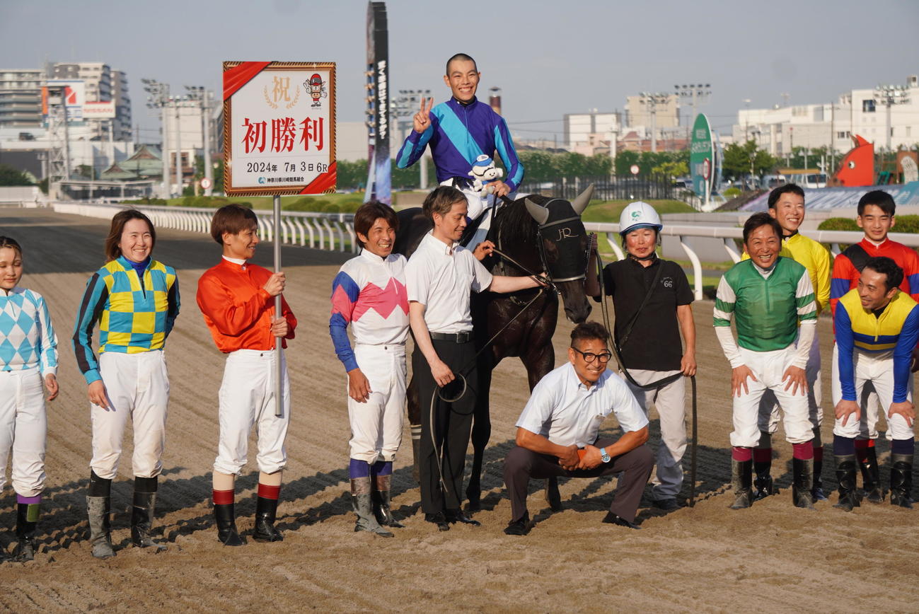 川崎6Rをヴィキャンデルで制し、初勝利を挙げた加藤雄真騎手