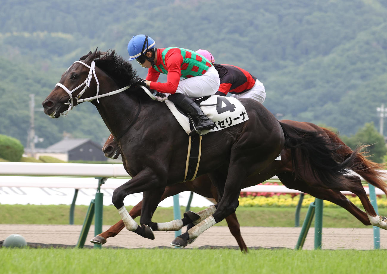 福島2R　1着バセリーナと野中悠太郎騎手（撮影・柴田隆二）