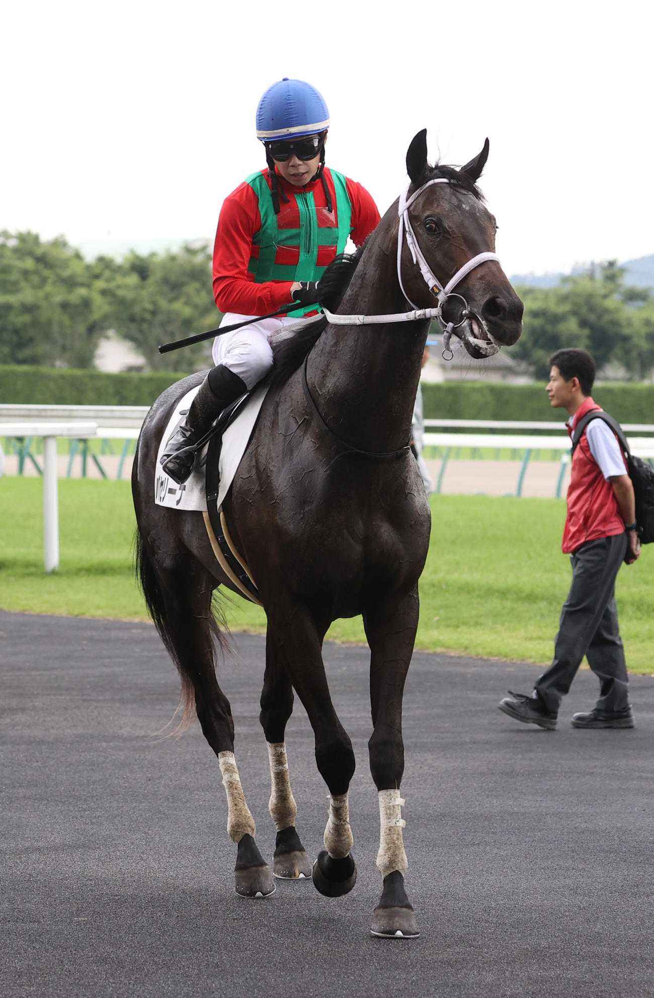 福島2R　1着バセリーナと野中悠太郎騎手（撮影・柴田隆二）