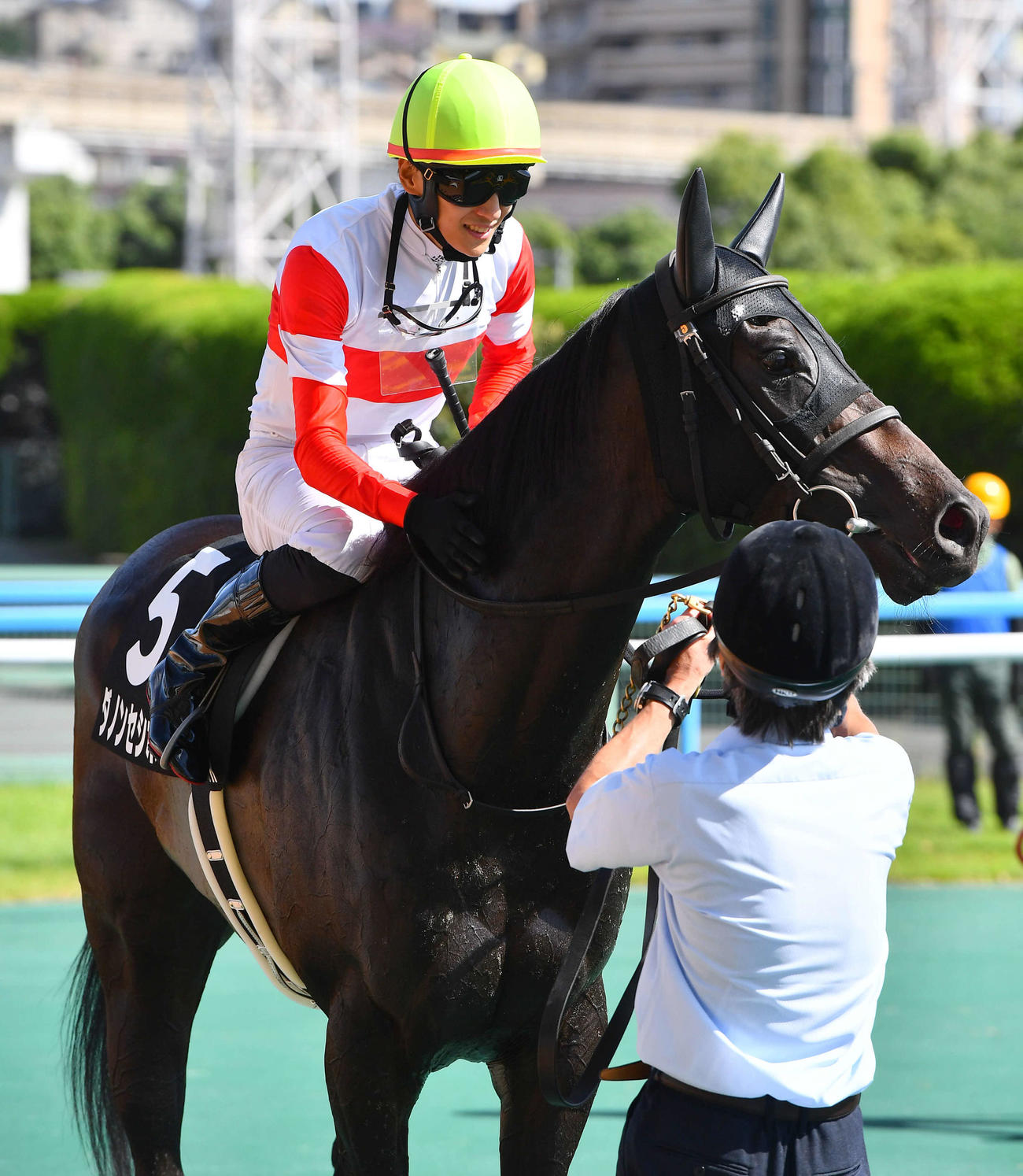 小倉11R釜山ステークス　1着のダノンセシボンと坂井騎手（撮影・岩下翔太）
