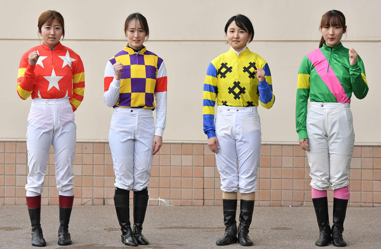 23年1月15日小倉12Rで女性騎手が勢ぞろい、左から今村聖奈、藤田菜七子、古川奈穂、永島まなみ