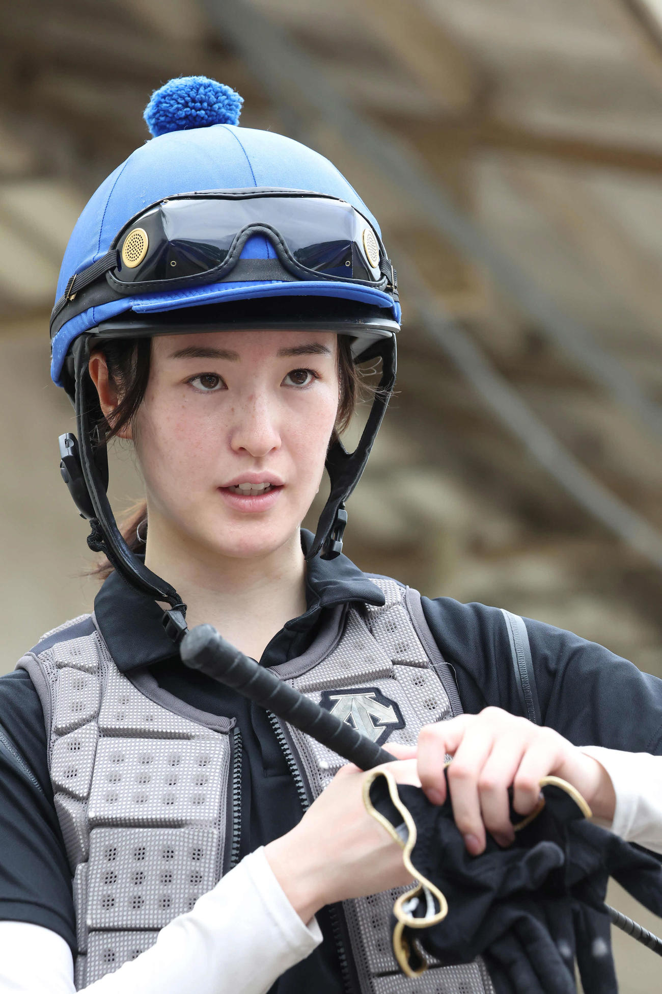 結婚発表から一夜明けて取材に応じた藤田騎手（撮影・丹羽敏通）