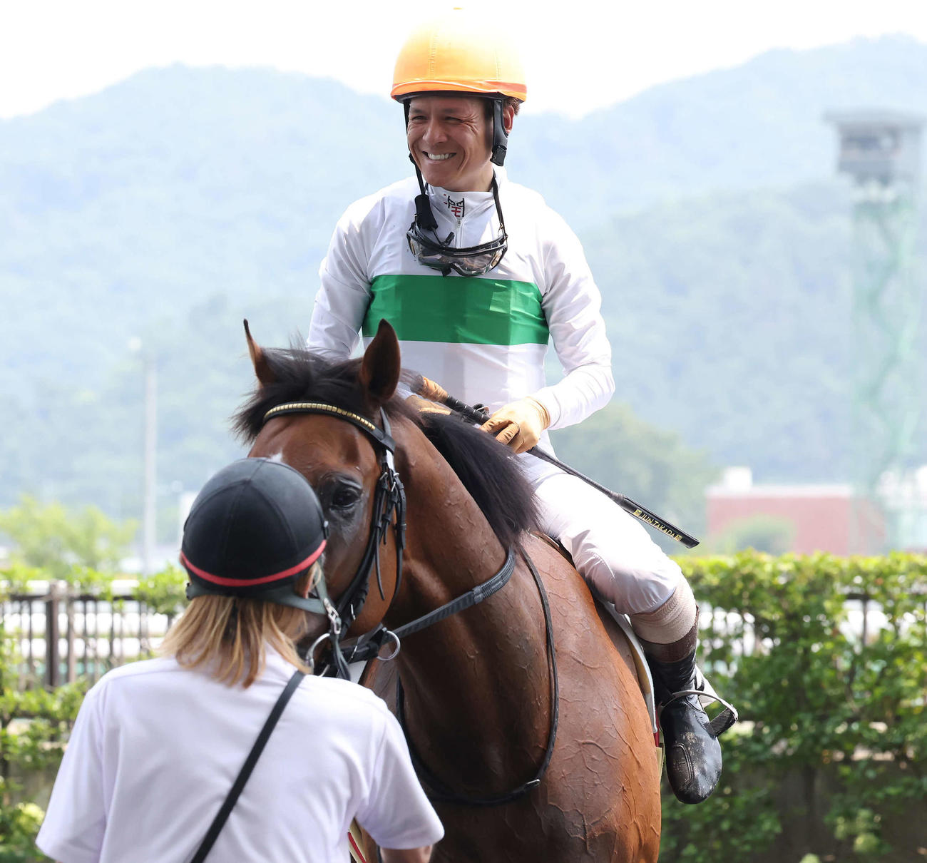 福島4R障害3歳上オープンを制したグレートバローズと高田騎手（撮影・丹羽敏通）
