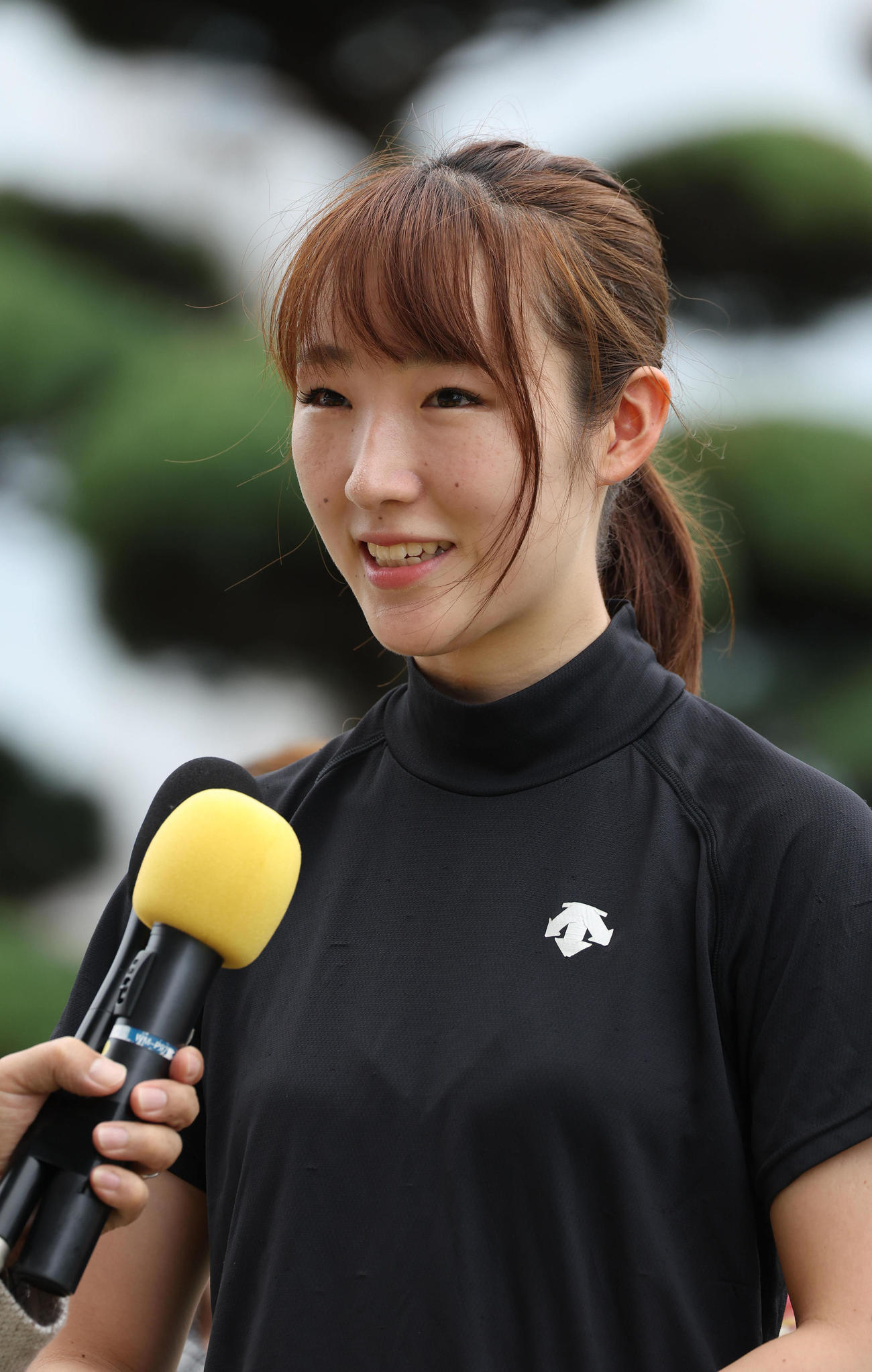 小倉ターフ賞を受賞しファンにあいさつする永島騎手（撮影・白石智彦）