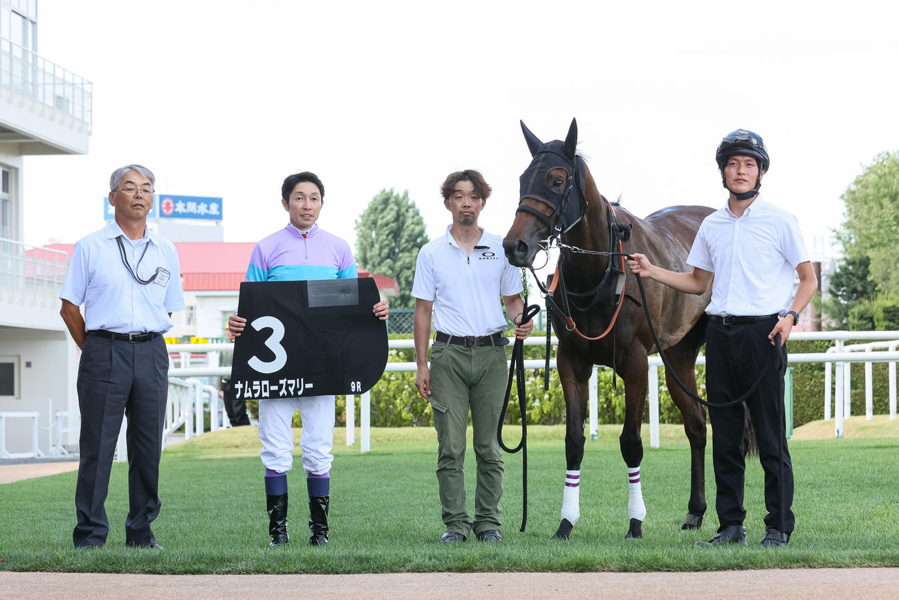 HBC賞を制したナムラローズマリーと武豊騎手（撮影・村野早祐）