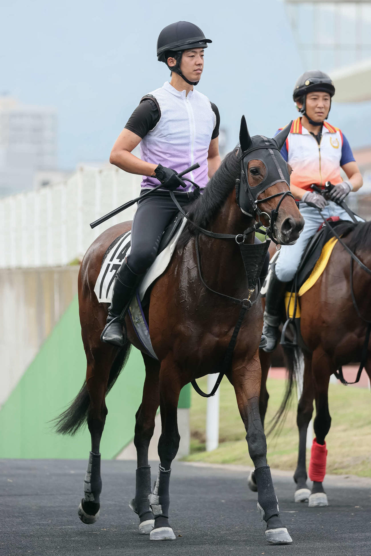 札幌競馬場で調整されるドゥアイズ（撮影・村野早祐）