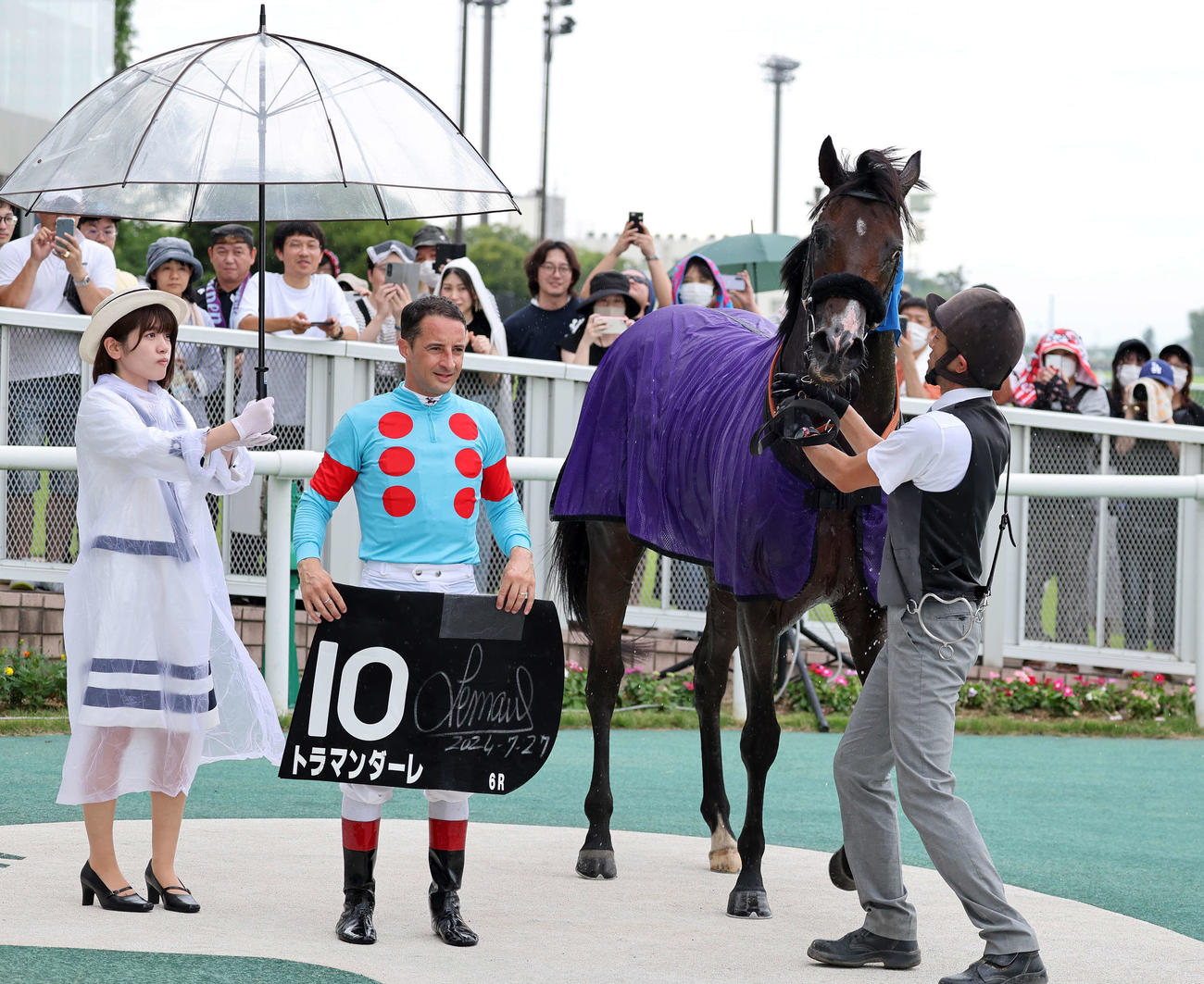 豊栄特別を制したトラマンダーレとルメール騎手（撮影・鈴木正人）