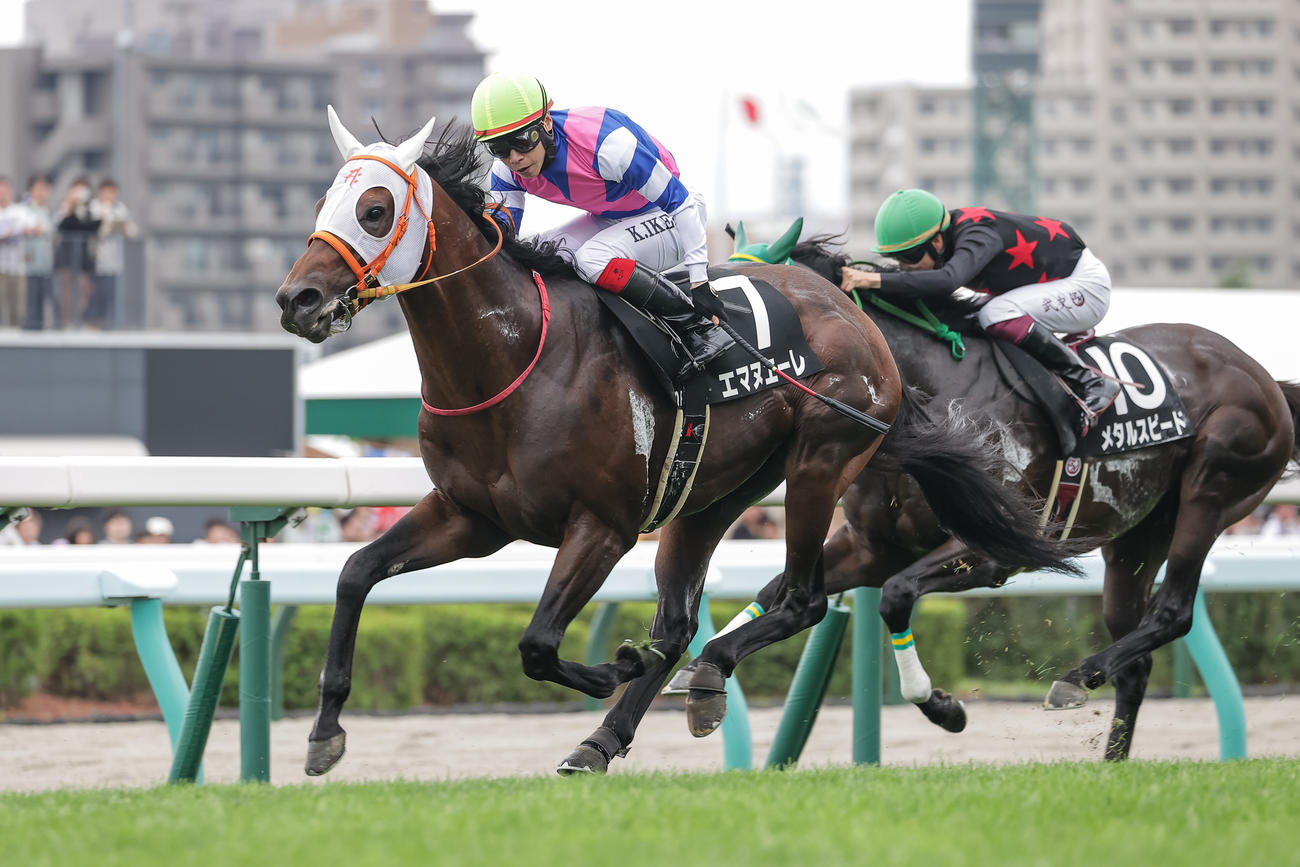 摩周湖特別を制したエマヌエーレと池添騎手（撮影・村野早祐）
