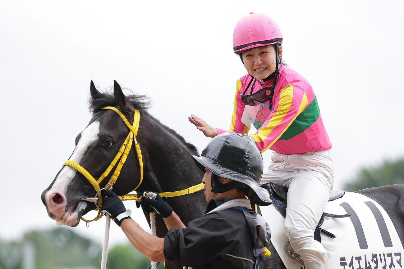 札幌2Rで怪我から復帰後初勝利を挙げた古川奈穂騎手（撮影・村野早祐）