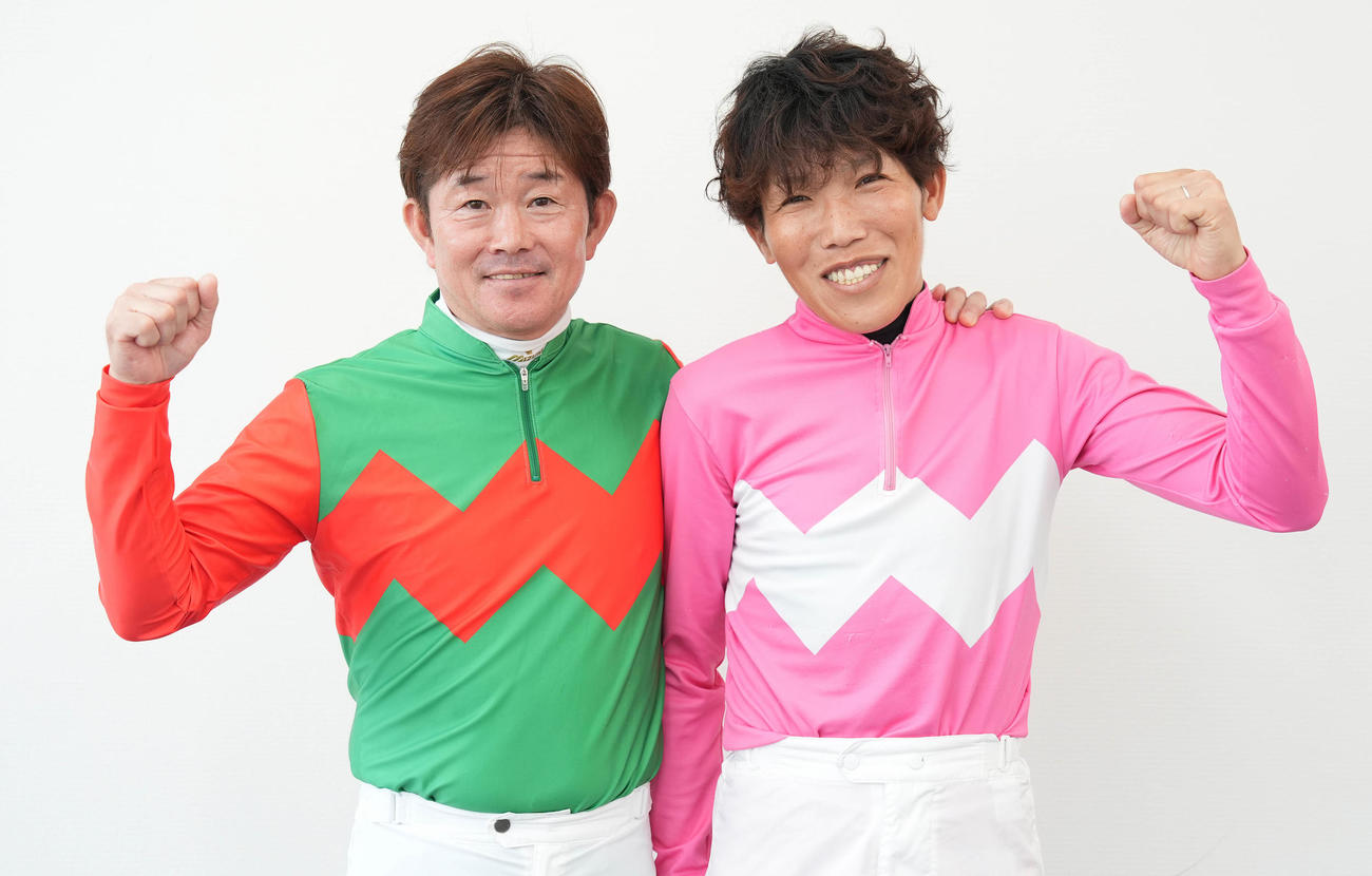 園田競馬のPRで来社した小牧太（左）と松本幸祐（撮影・鈴木みどり）