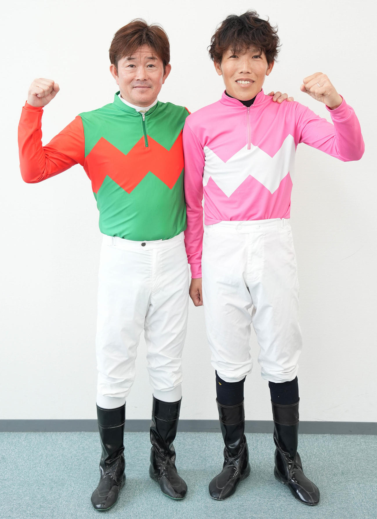 園田競馬のPRで来社した小牧太（左）と松本幸祐（撮影・鈴木みどり）