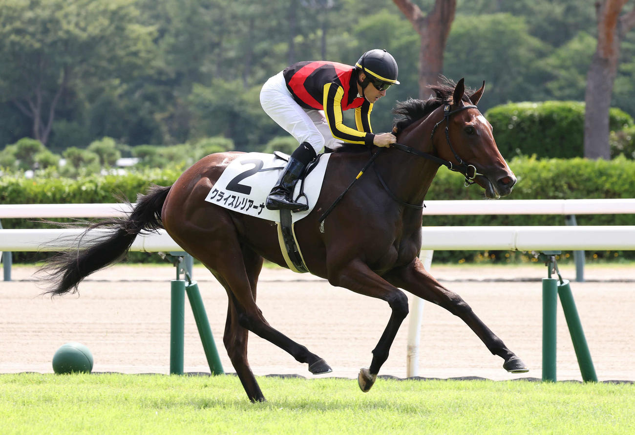 新潟1R、2歳未勝利戦を快勝したクライスレリアーナとルメール騎手（撮影・丹羽敏通）