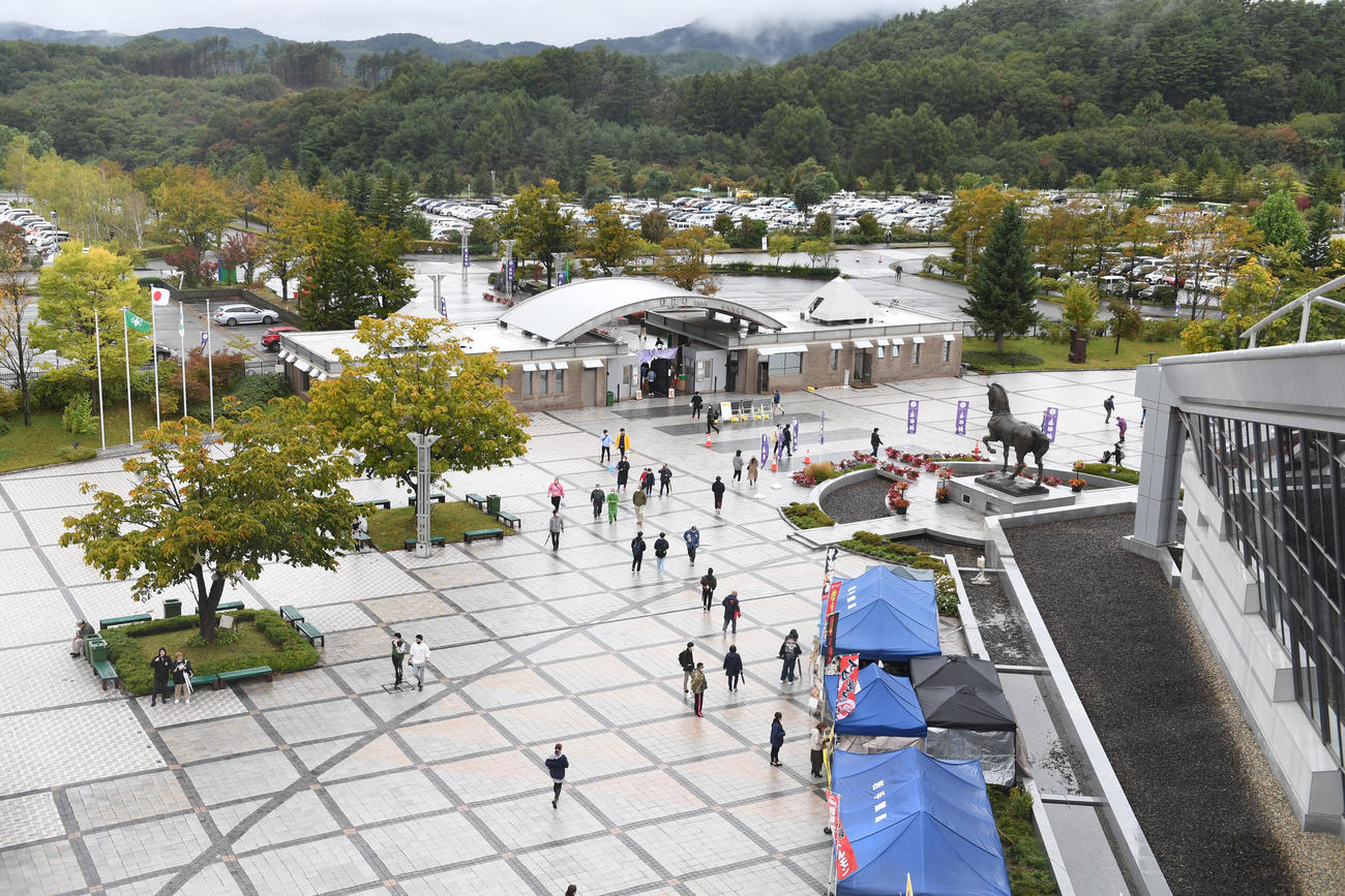 盛岡競馬場の玄関（2022年10月10日撮影）
