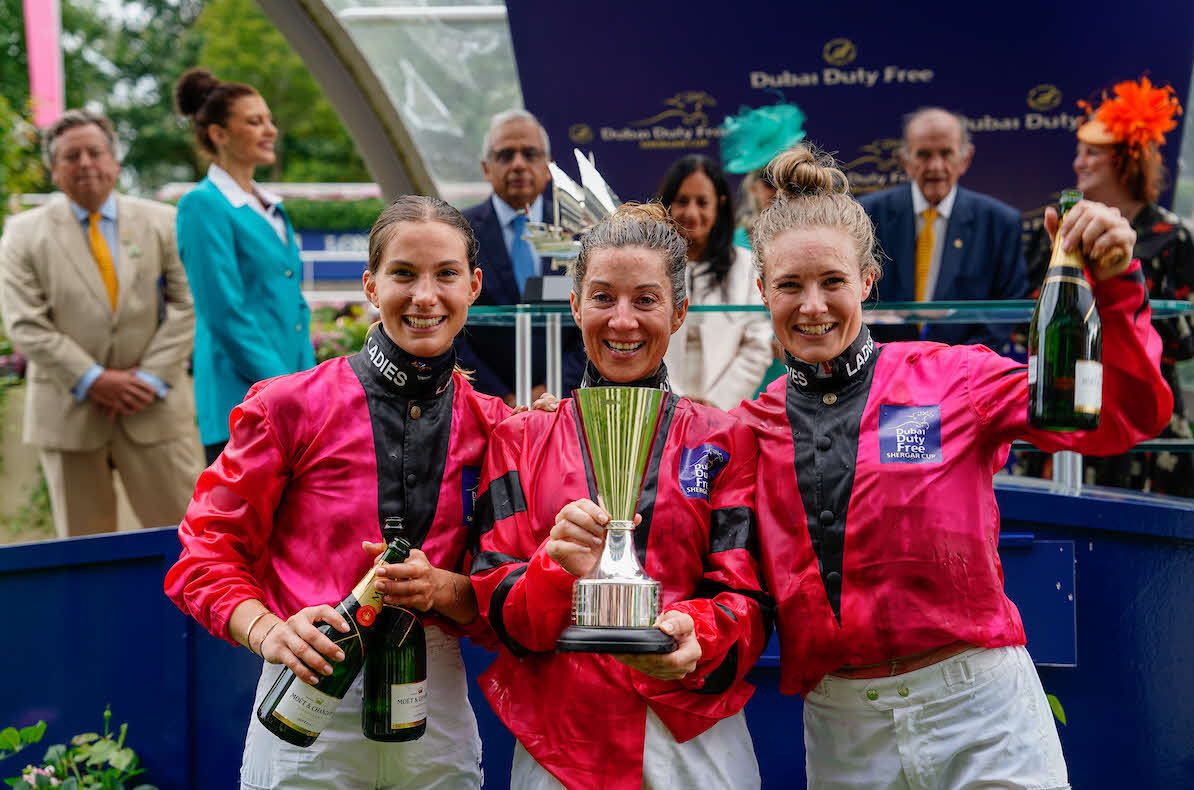 シャーガーCを制した女性選抜。左からヴェロン、ターナー、メイソン騎手（C）Megan　Coggin、ascot