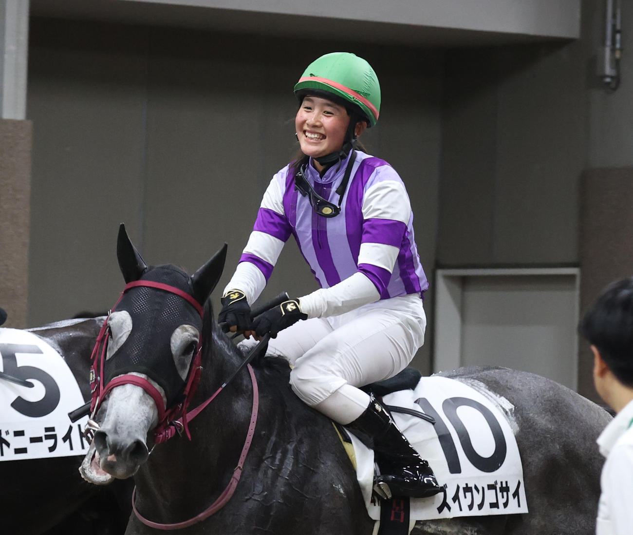 6月9日、ズイウンゴサイでJRA初勝利を挙げた大江原比呂騎手