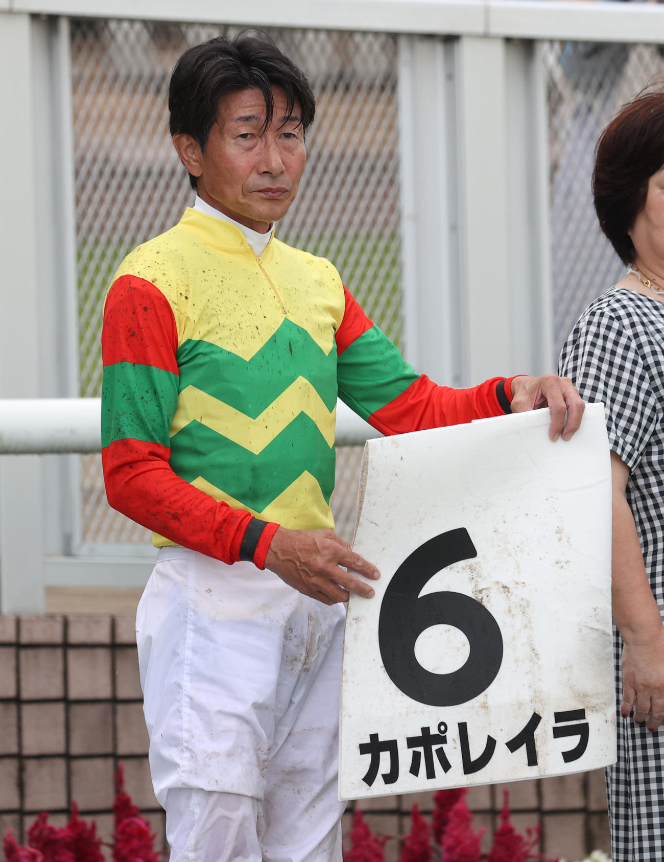 新潟1Rで1着カポレイラの柴田善騎手（撮影・柴田隆二）