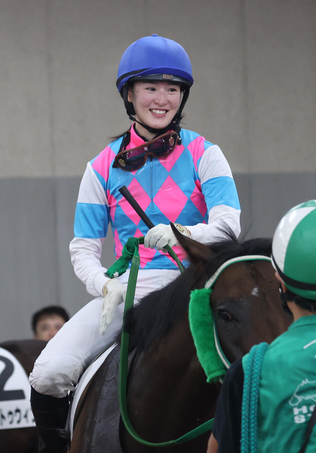 新潟2Rで1着のウヌボレヤサンと藤田菜七子騎手（撮影・柴田隆二）