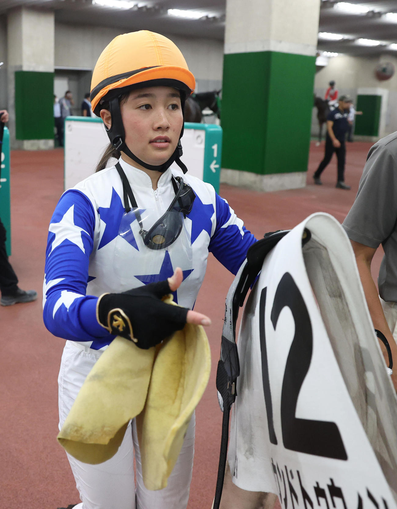 新潟2Rで2着バウンドトゥウィンの大江原比呂騎手（撮影・柴田隆二）
