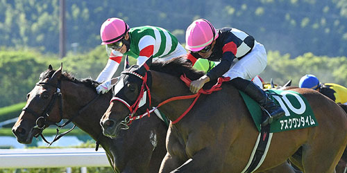 小倉2歳ステークス1着のアスクワンタイムと岩田望来騎手（撮影・岩下翔太）＝2023年9月3日、小倉競馬場