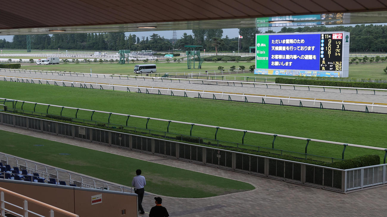 雷雨のため新潟12Rレースが中止になった（撮影・柴田隆二）