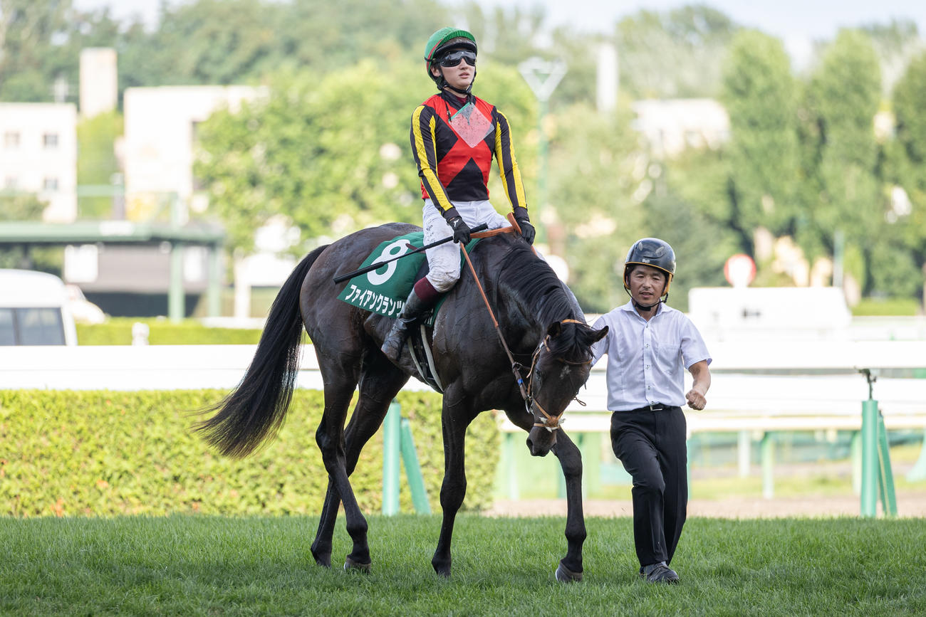 3着に敗れたファイアンクランツと鮫島駿騎手（撮影・村野早祐）