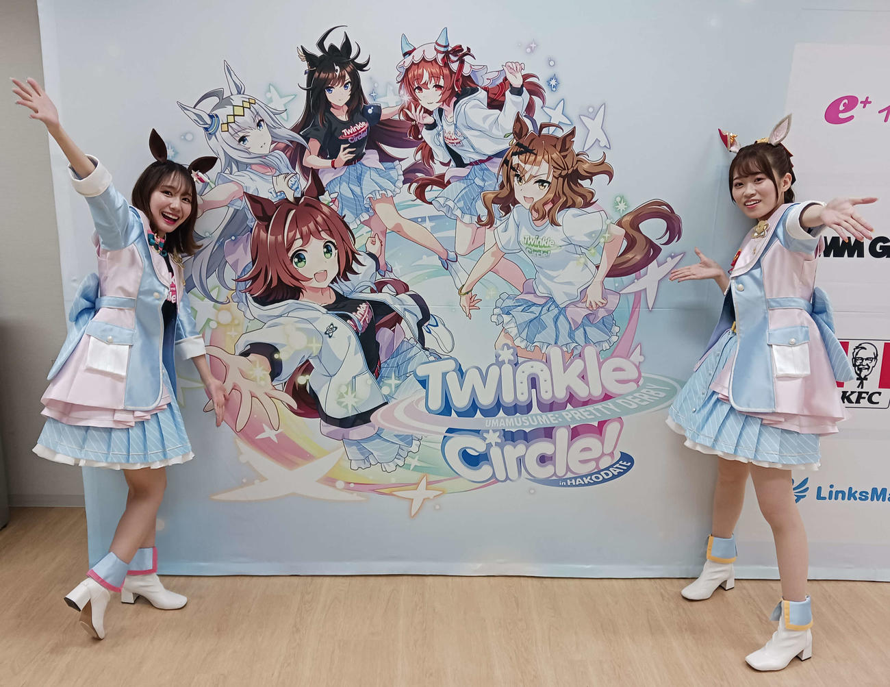 「ウマ娘」ラインクラフト役の小島菜々恵（左）とデュランダル役の野木奏