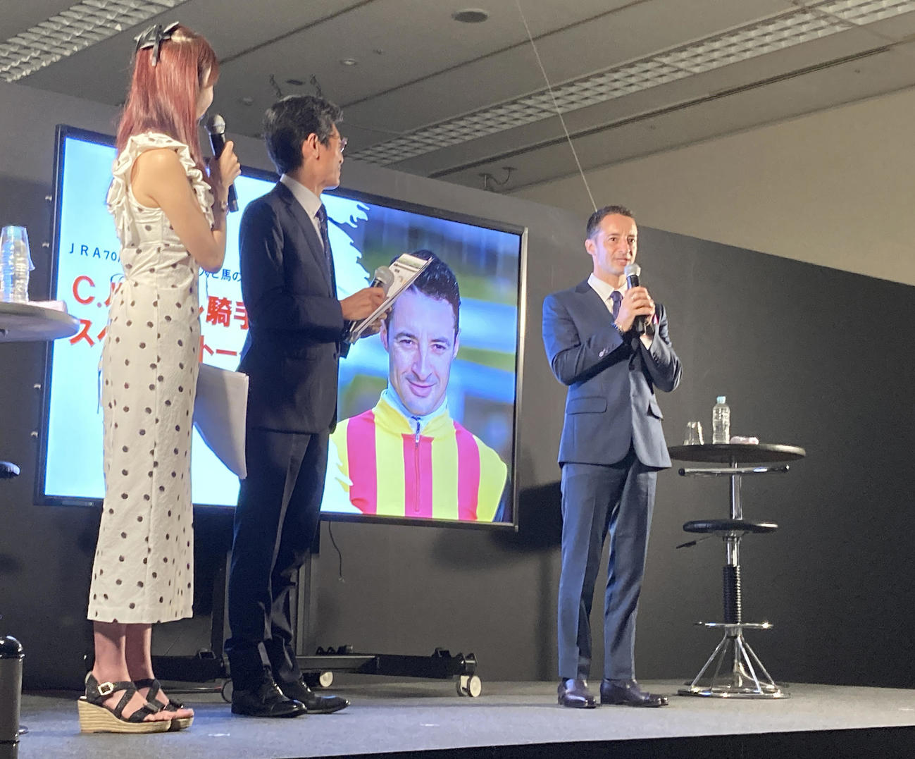 トークショーに出席したルメール騎手（右）（撮影・太田尚樹）