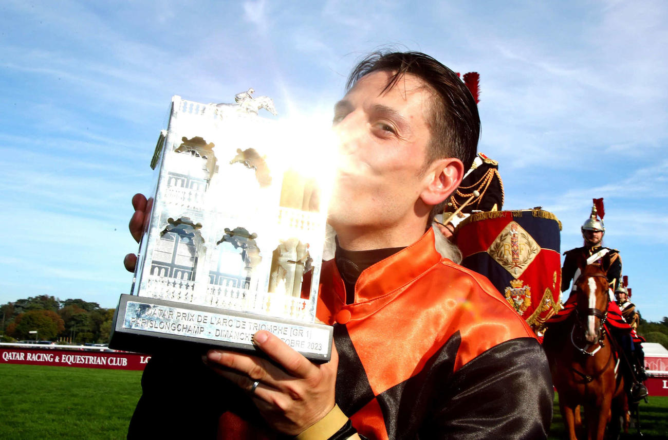 23年凱旋門賞をエースインパクトで制したクリスチャン・デムーロ騎手（C）France　Galop