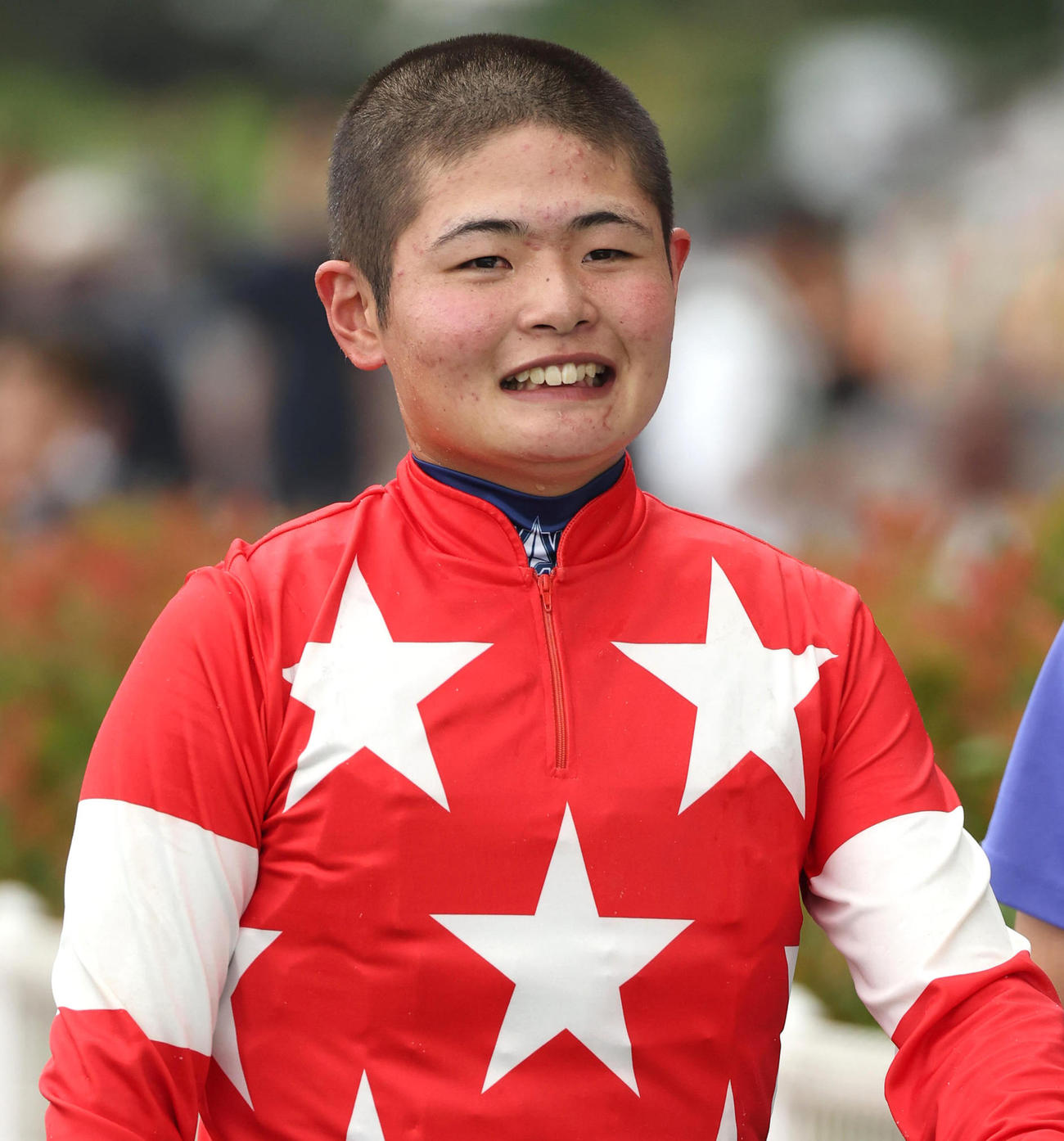 レッドリベルタで中京6Rを勝利して口取りに向かう田口騎手（撮影・白石智彦）