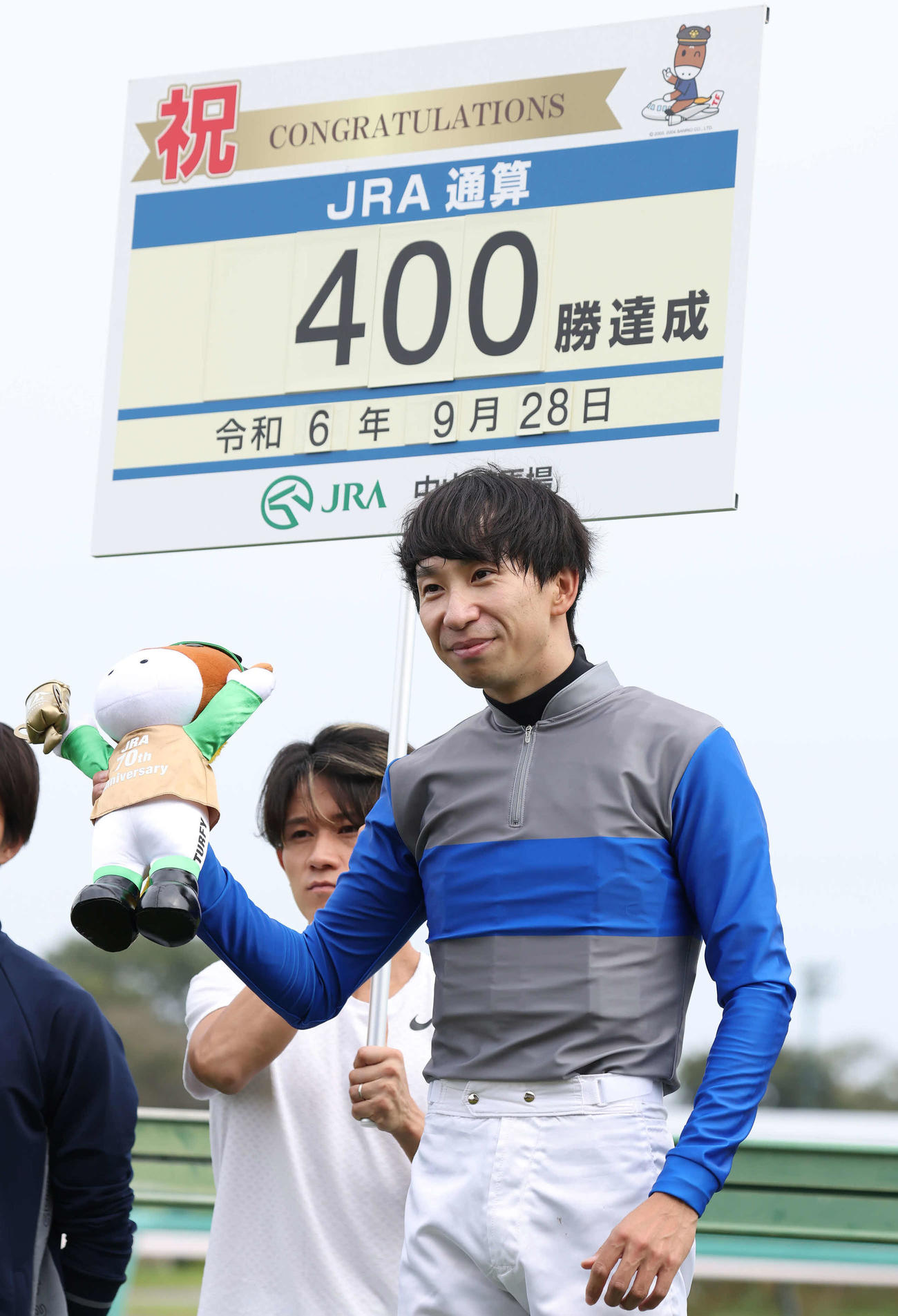中山6R、ハッピービバークで2歳新馬戦を制してJRA通算400勝を達成した横山和騎手（撮影・丹羽敏通）