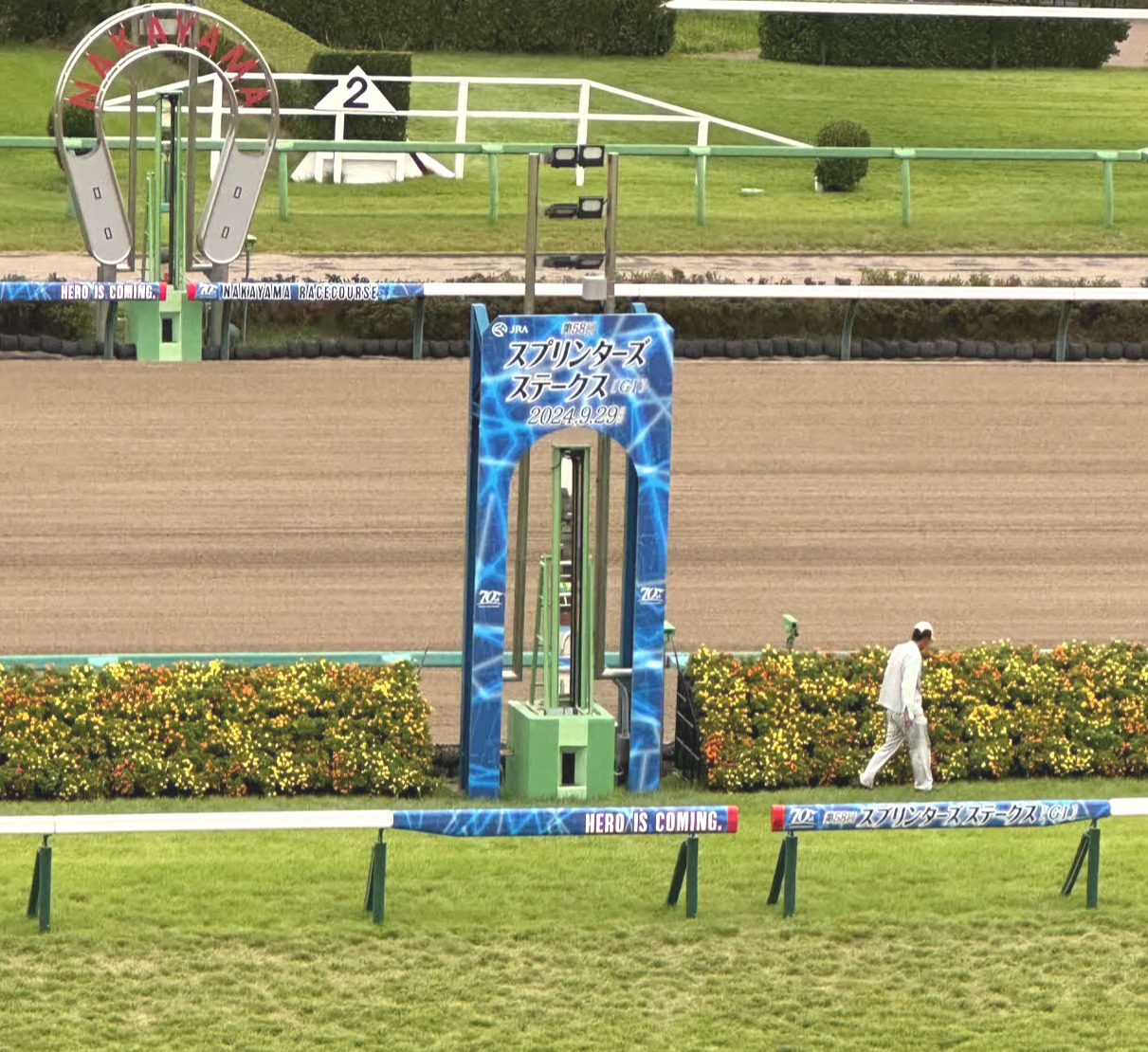 中山芝コースのゴール板もG1仕様に。明日はスプリンターズS！