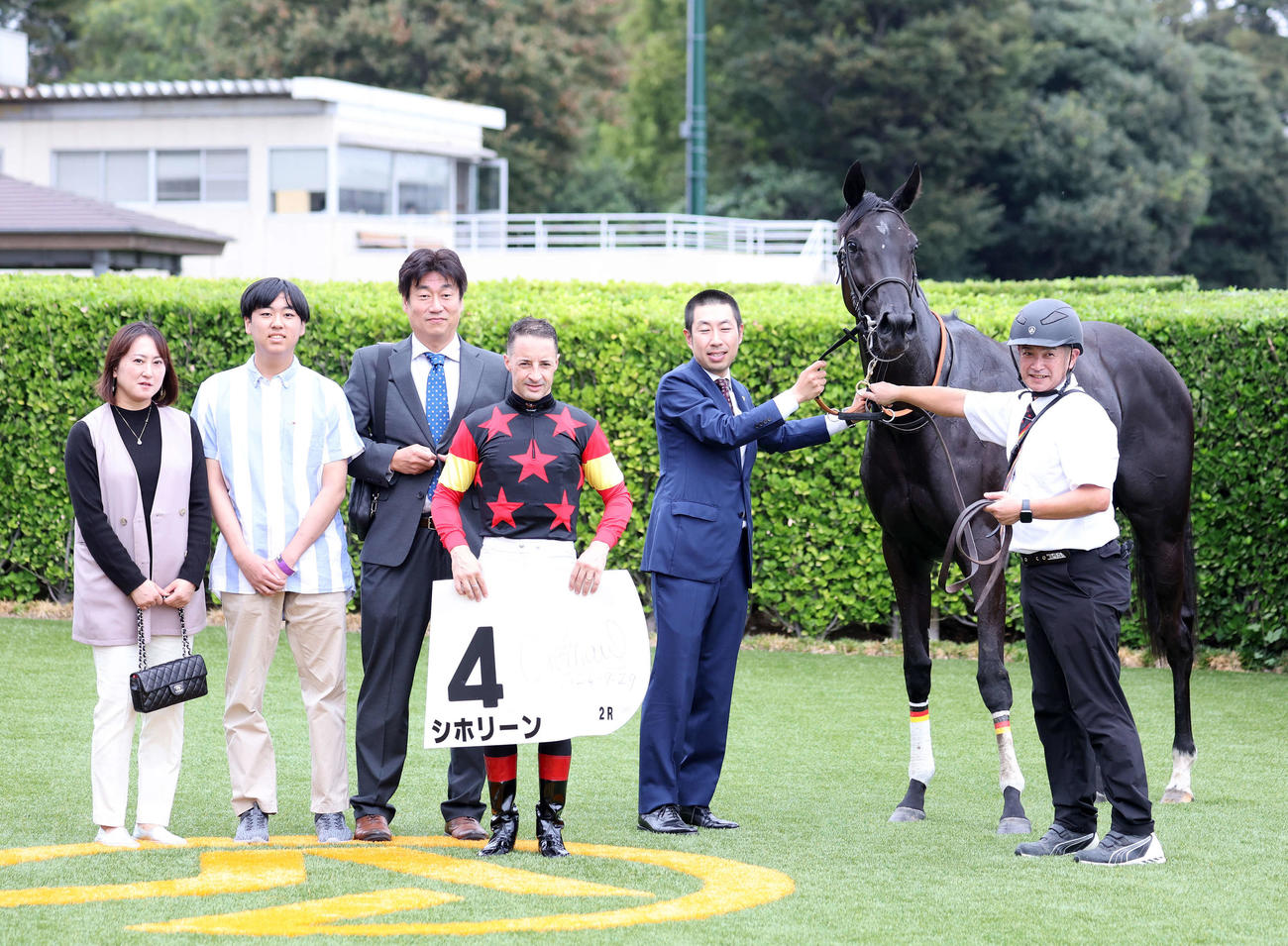中山2R、2歳未勝利を制したシホリーンとルメール騎手（撮影・鈴木正人）