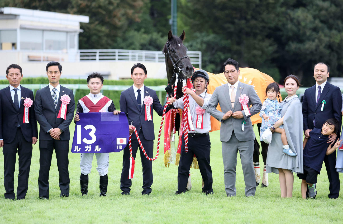 スプリンターSを制したルガルと西村淳也騎手（撮影・鈴木正人）