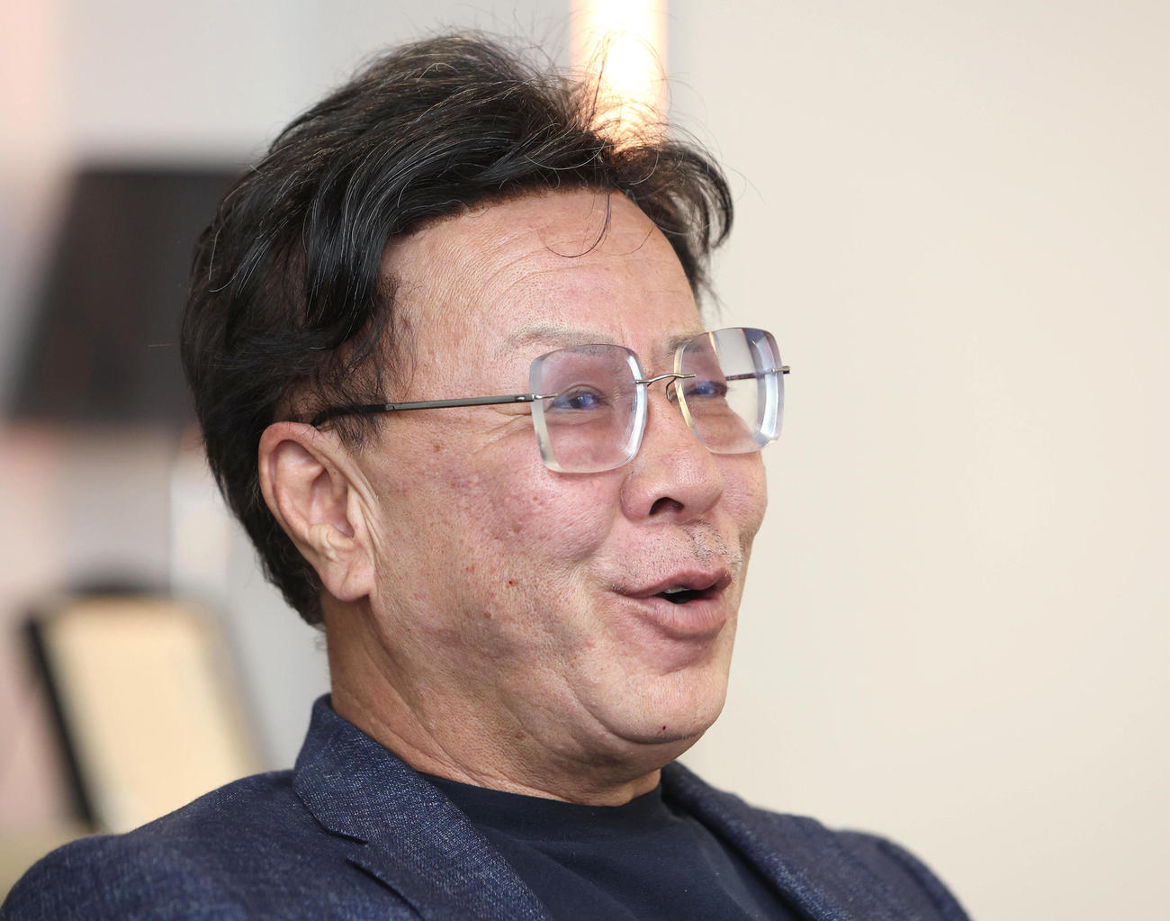 凱旋門賞、ブリーダーズC、ドウデュースについて語る松島オーナー（撮影・白石智彦）