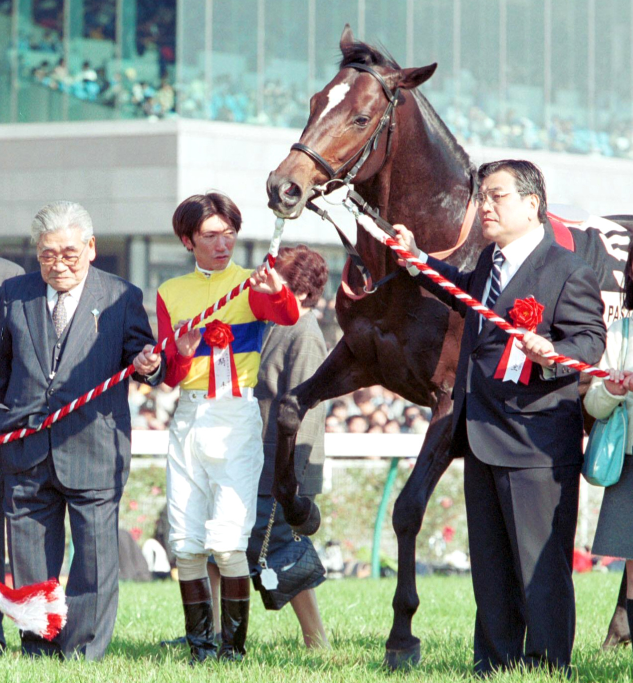 エルコンドルパサー引退式に臨む蛯名正義騎手（1999年11月28日撮影）