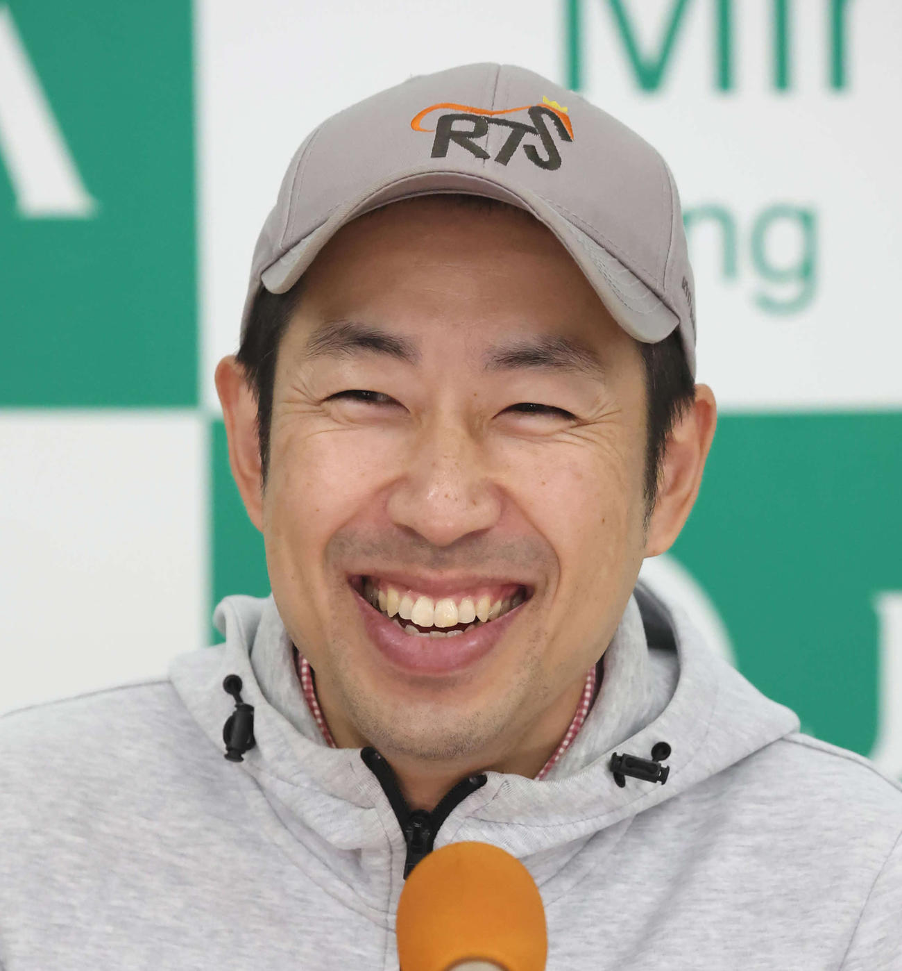 菊花賞にアーバンシックを送り出す武井師（撮影・丹羽敏通）