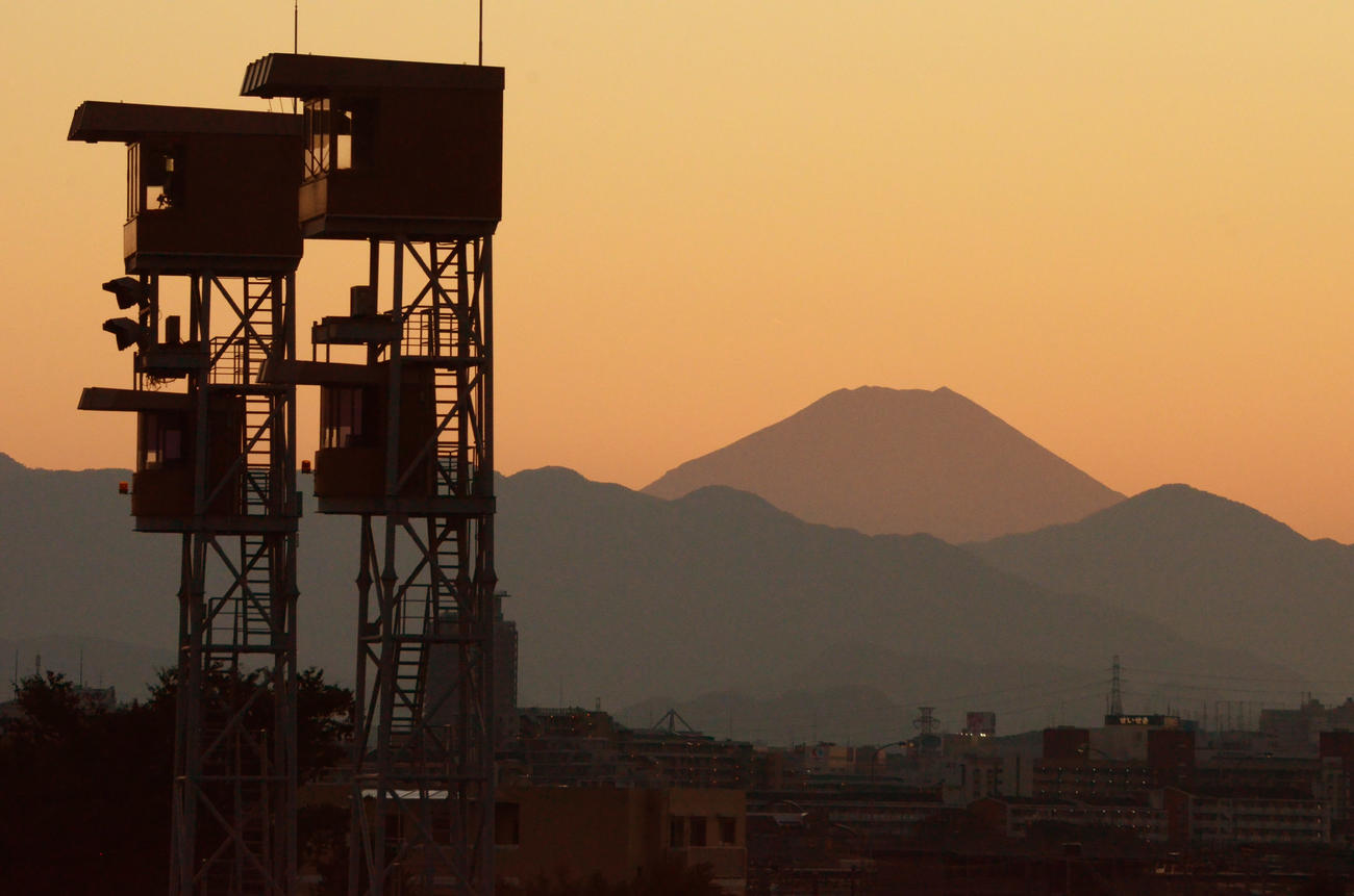 東京競馬場と富士山