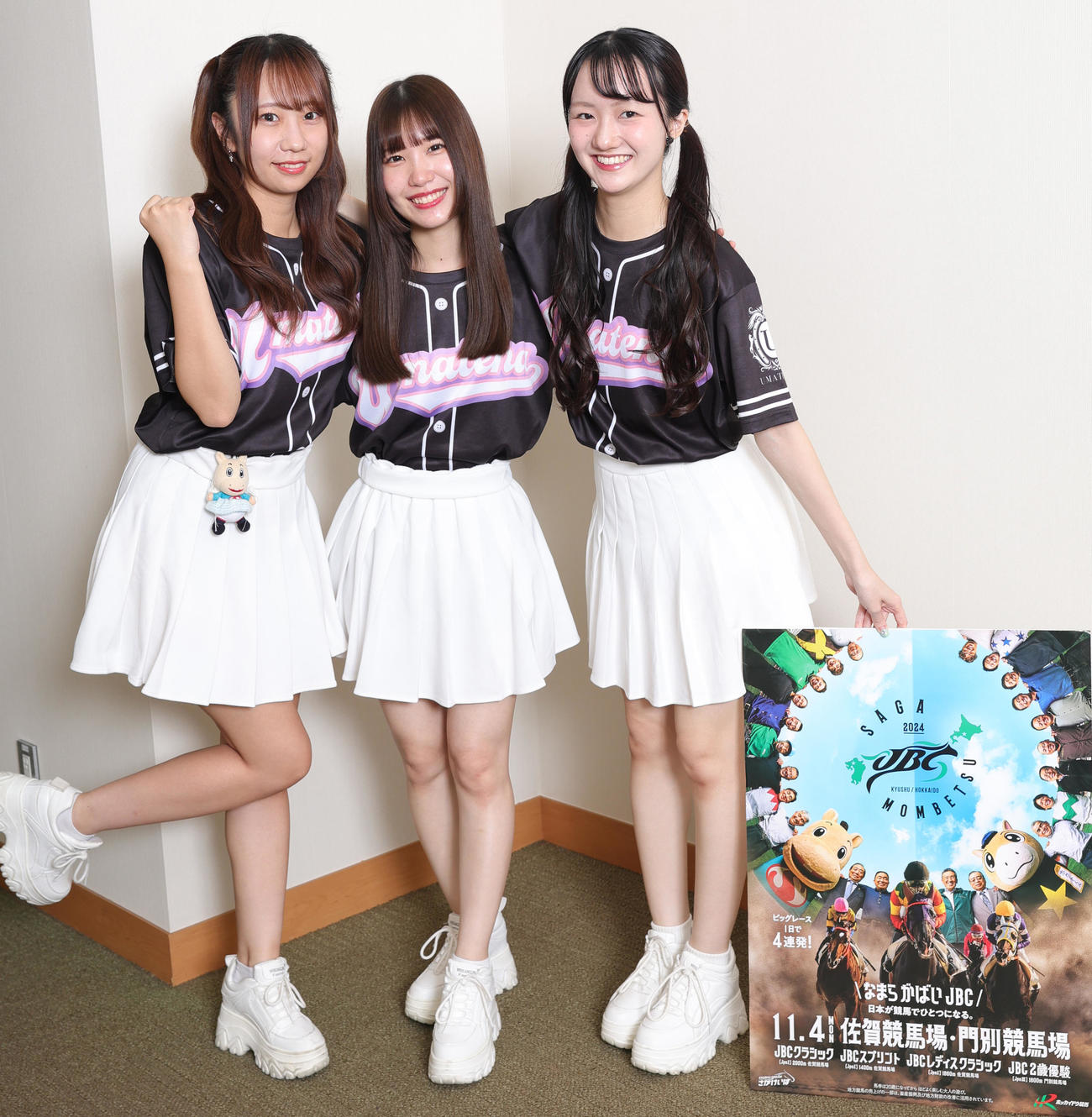 JBC競走をPRする、左から佐賀競馬公式アイドル「UMATENA」有村のあ、望月琉菜、垂水愛莉