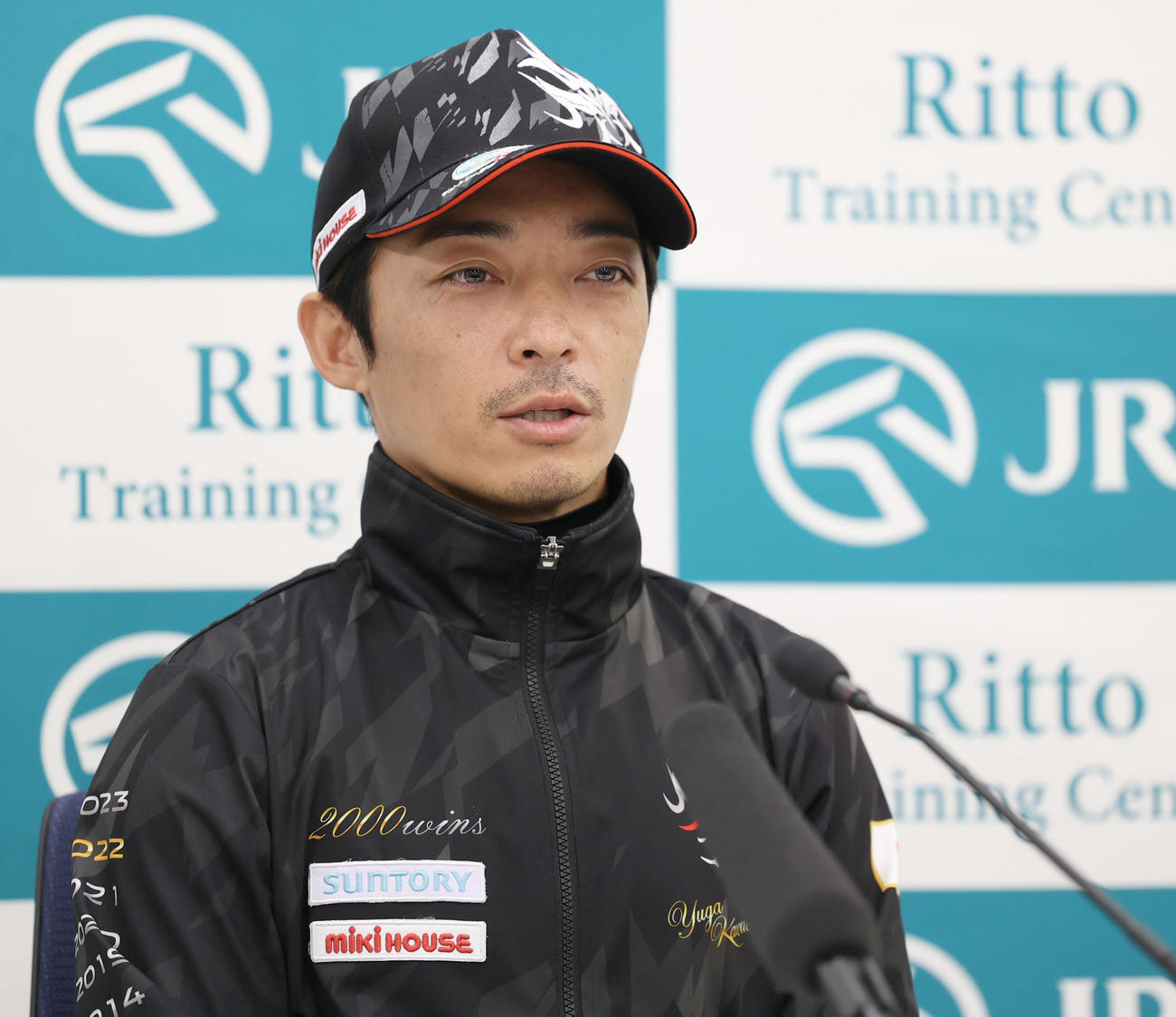 会見を行う川田将雅騎手