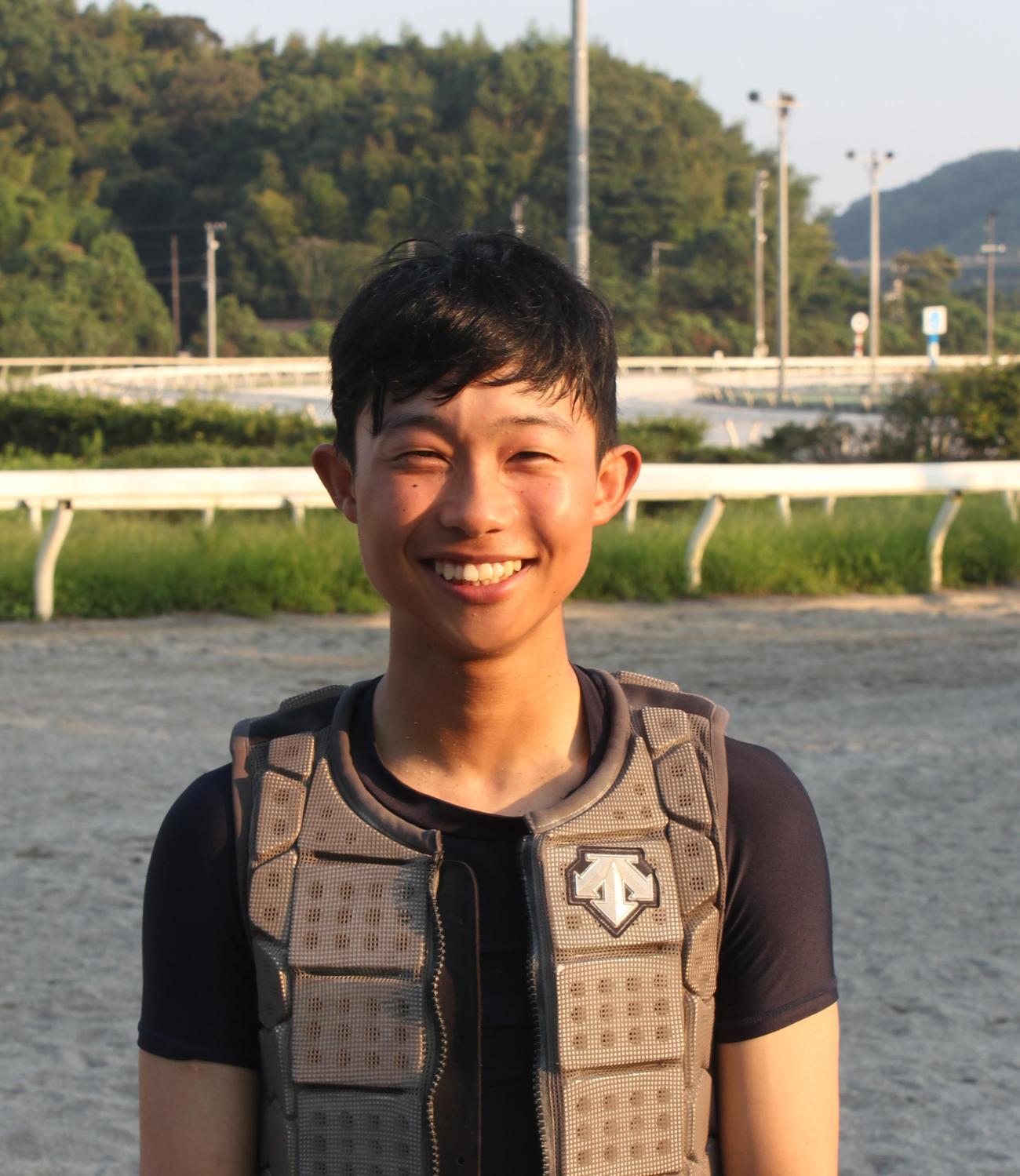 人なつっこい笑顔が特徴　高知競馬の阿部基嗣騎手