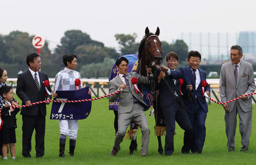 天皇賞・秋】ドウデュース大外一気でG1・4勝目「ものすごい末脚