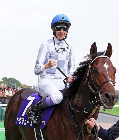 天皇賞・秋】重賞362勝目！4年連続G1制覇！武豊騎手＆ドウデュースの