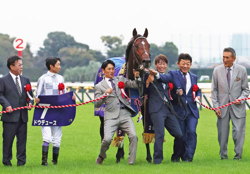 天皇賞・秋】武豊ドウデュース復活！レース史上最速上がり32秒5「倍速
