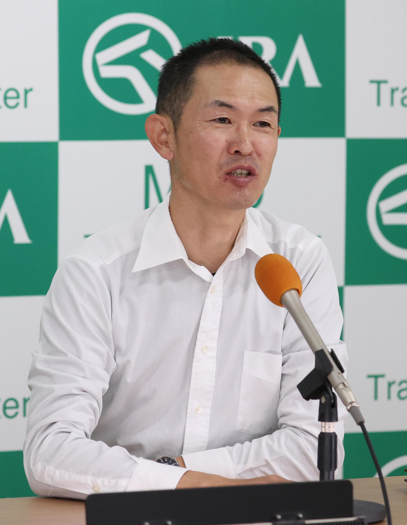 レガレイラの調教について会見する木村調教師（撮影・柴田隆二）