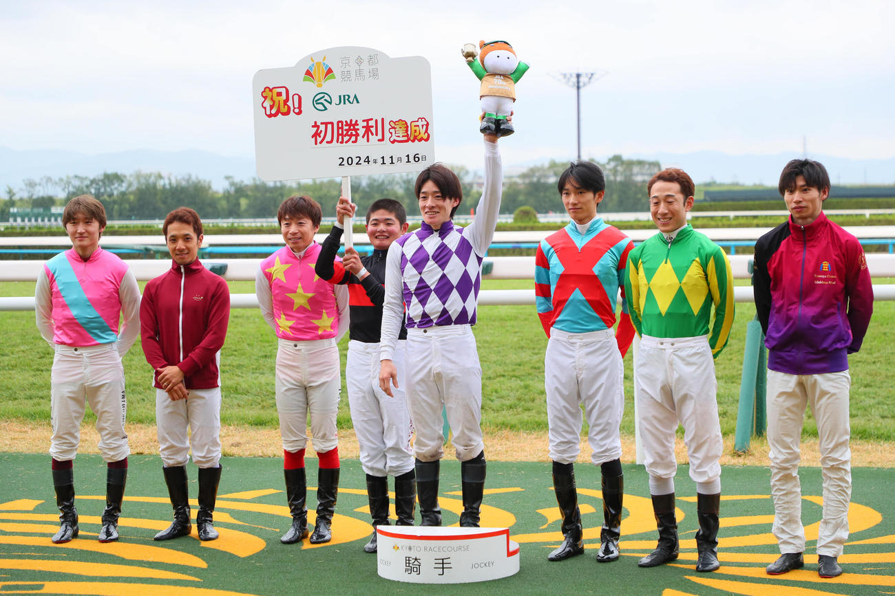 近江特別をメイプルタピットで制し、JRA初勝利を挙げた笠松競馬所属の渡辺竜也騎手（撮影・宮崎幸一）