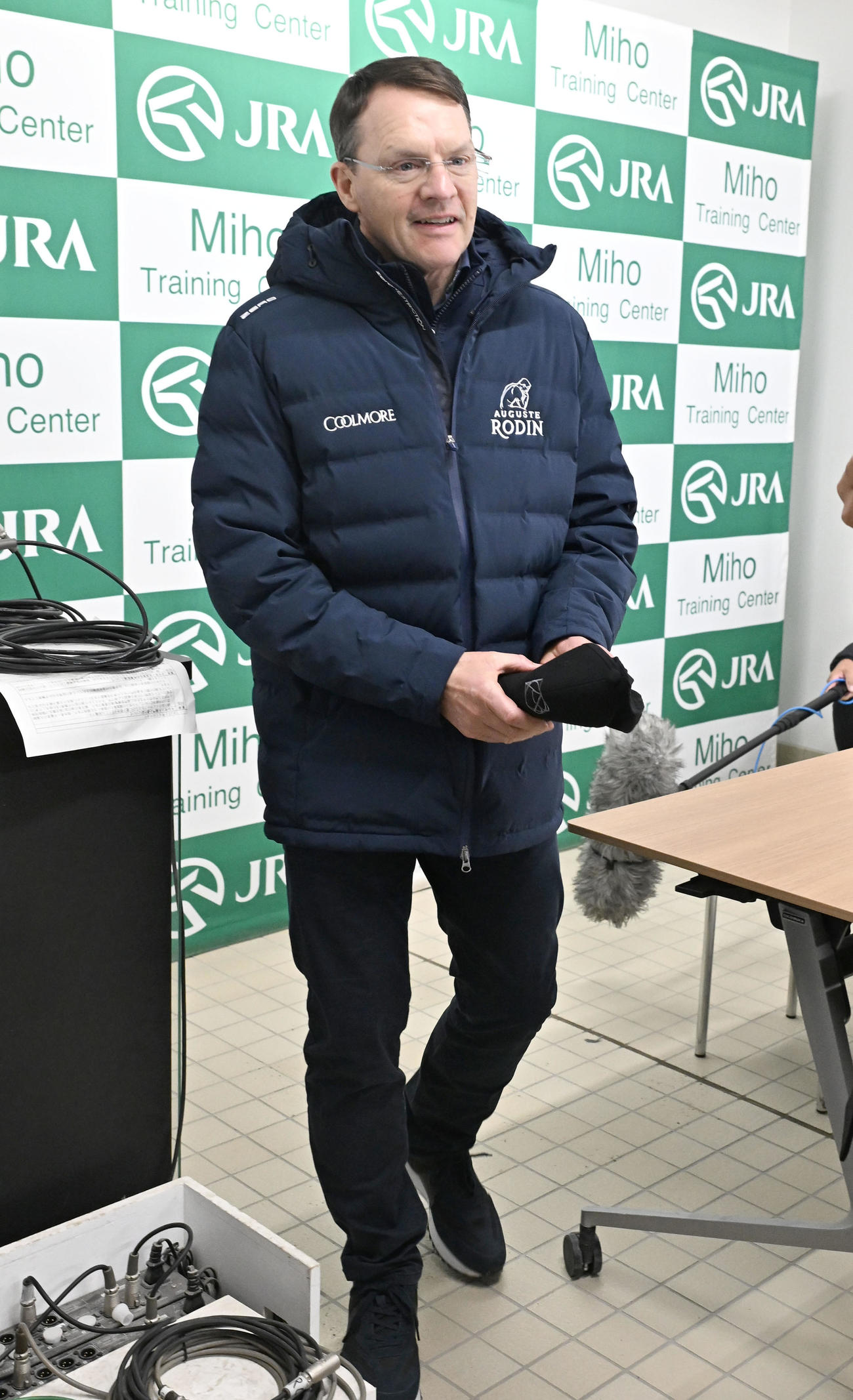 美浦トレセンを訪れたエイダン・オブライエン師（撮影・千葉一成）