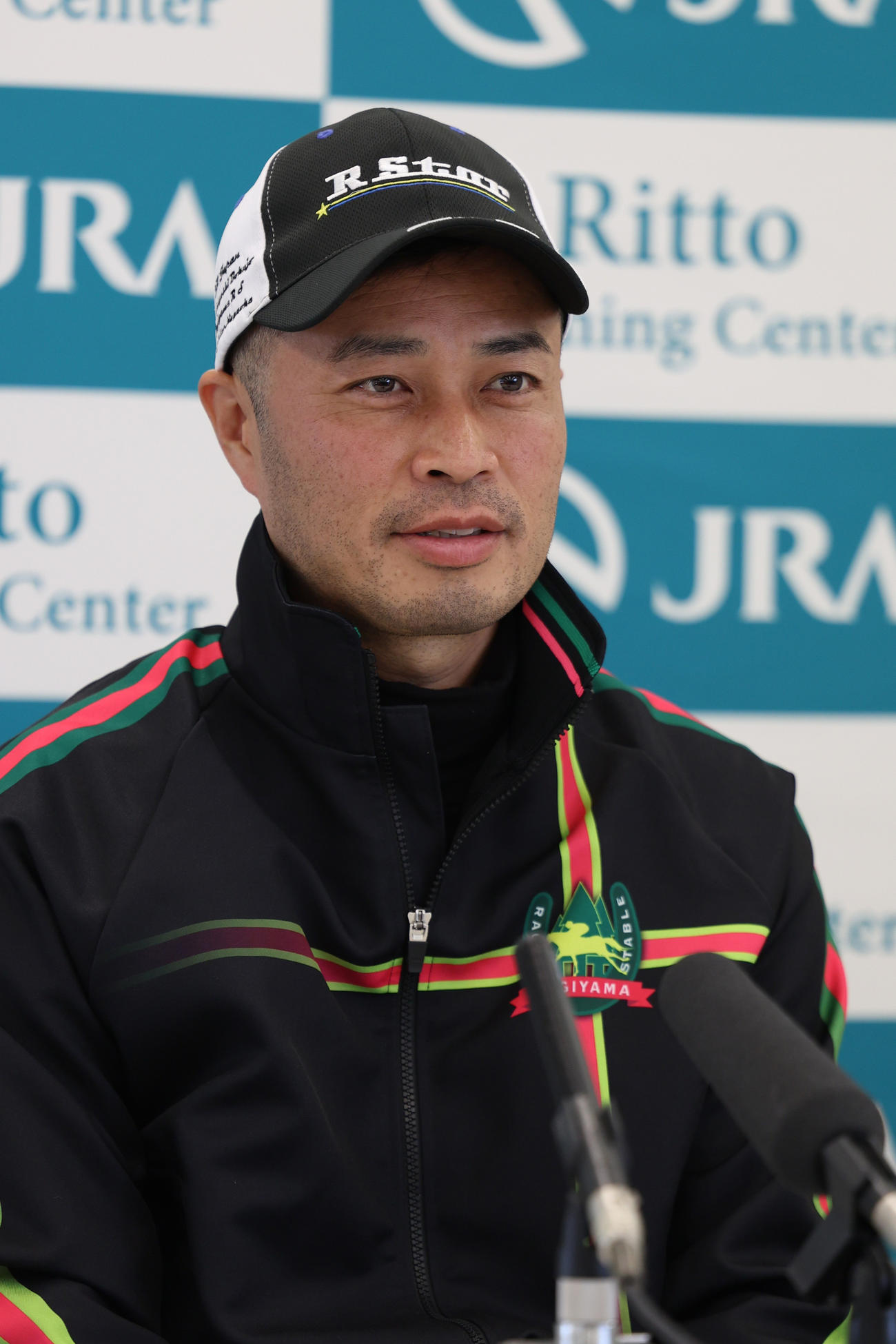 ガイアフォースを管理する杉山晴紀調教師