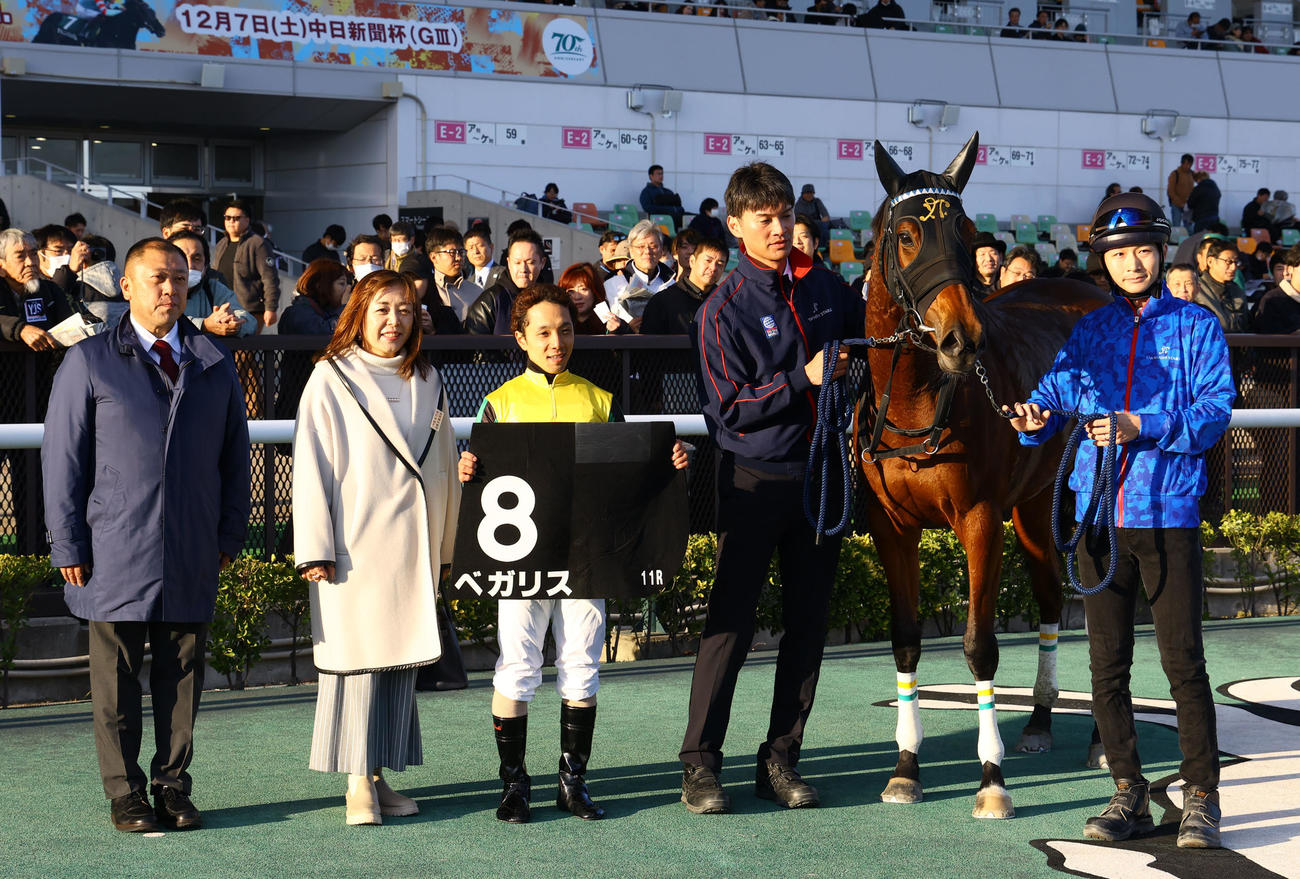 飛騨ステークスを制したベガリスと藤懸騎手ら関係者
