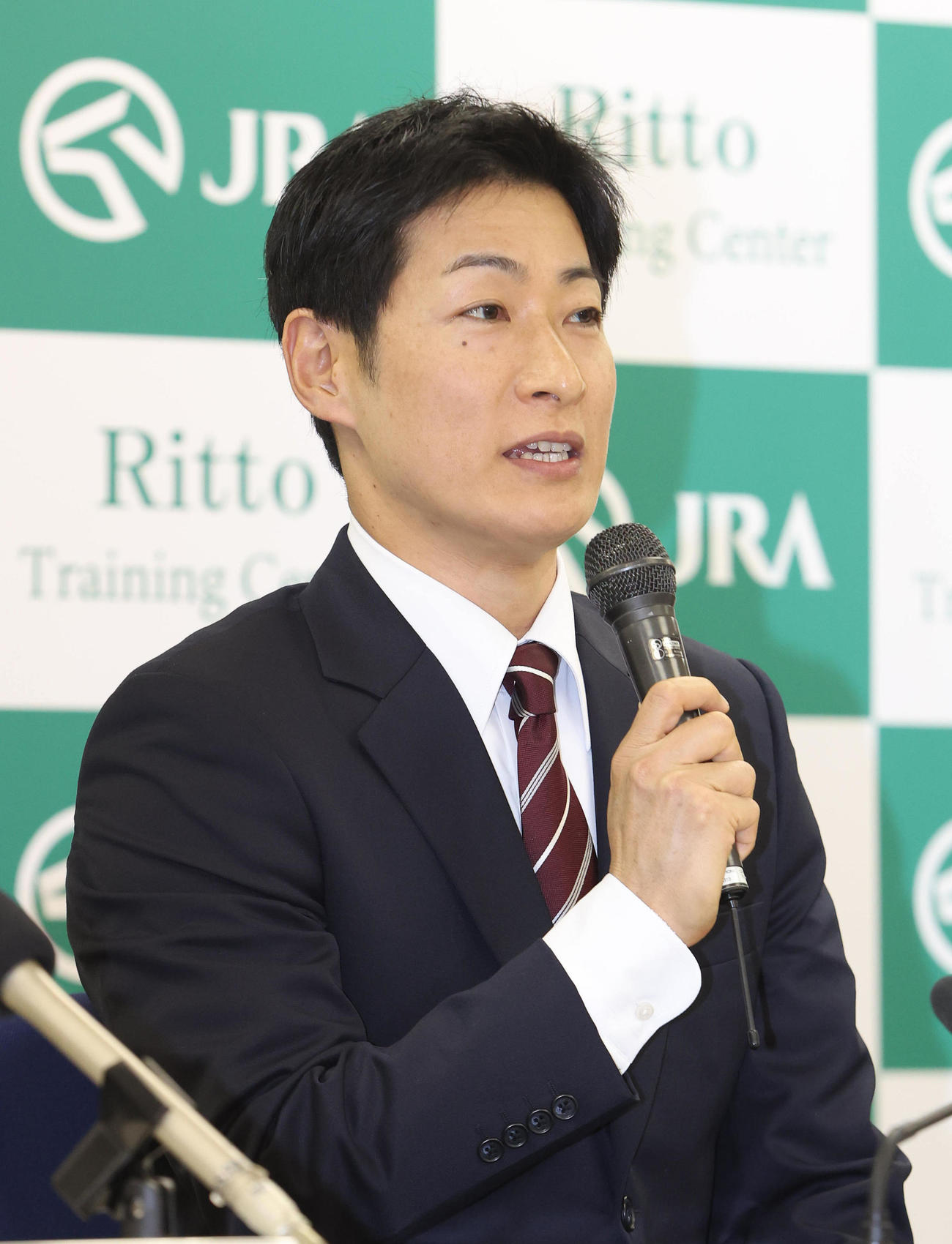 新規調教師免許に合格して抱負を述べる柴田助手（撮影・白石智彦）