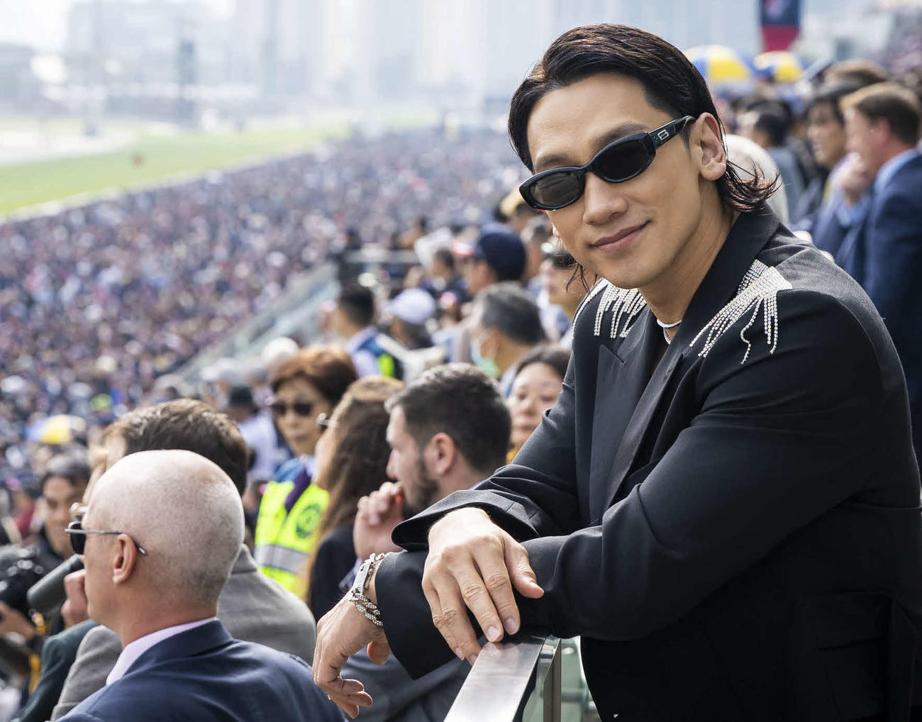 香港国際競走の熱戦を見届けるRain（ピ）（C）The Hong Kong Jockey Club